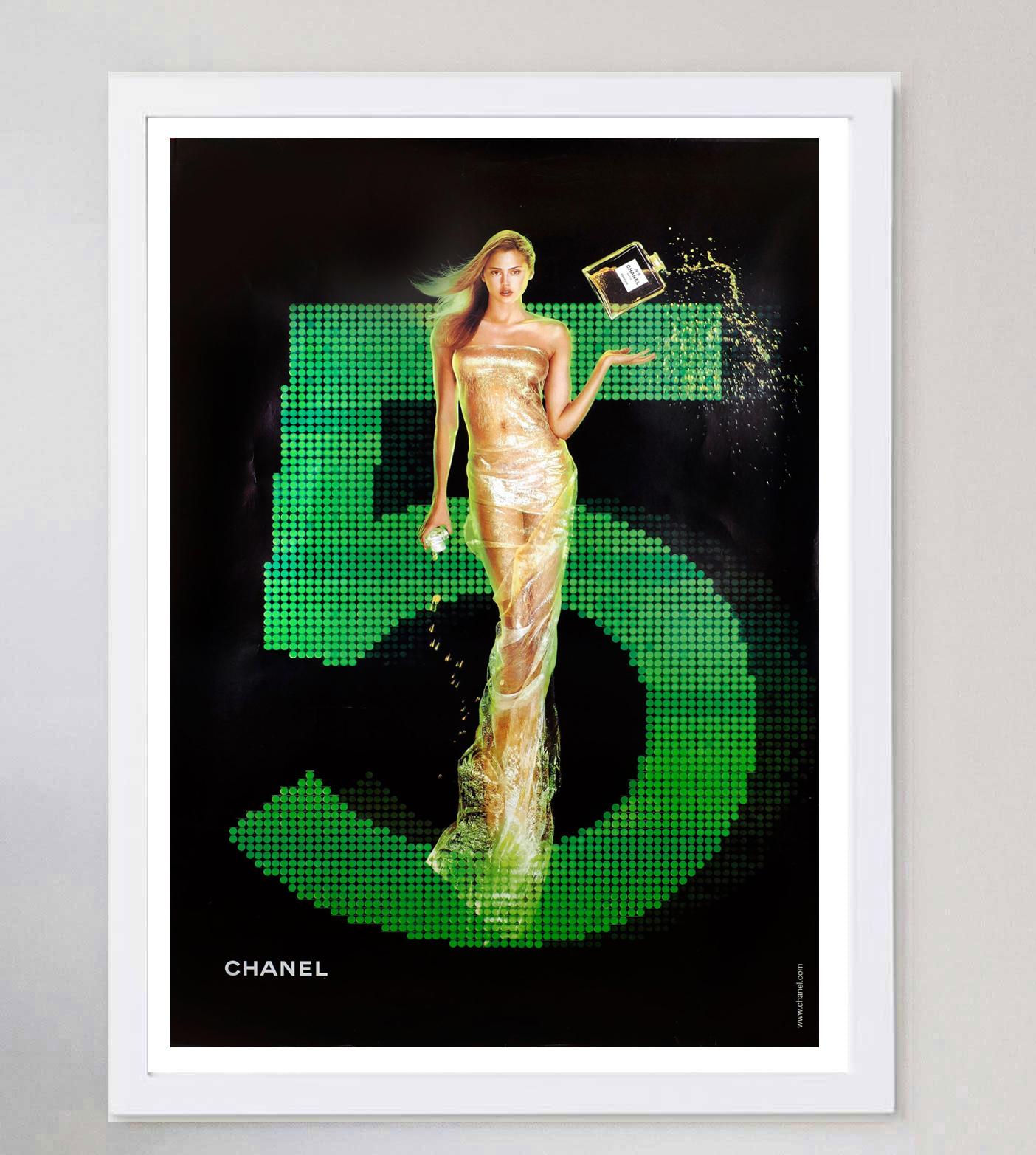 2001 Chanel No.5 - Green Original Vintage Poster In Good Condition For Sale In Winchester, GB