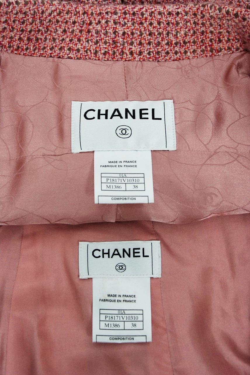 2001 Chanel Runway Blush-Pink Cashmere Wooden Buttons Pleated Skirt Jacket Suit 3