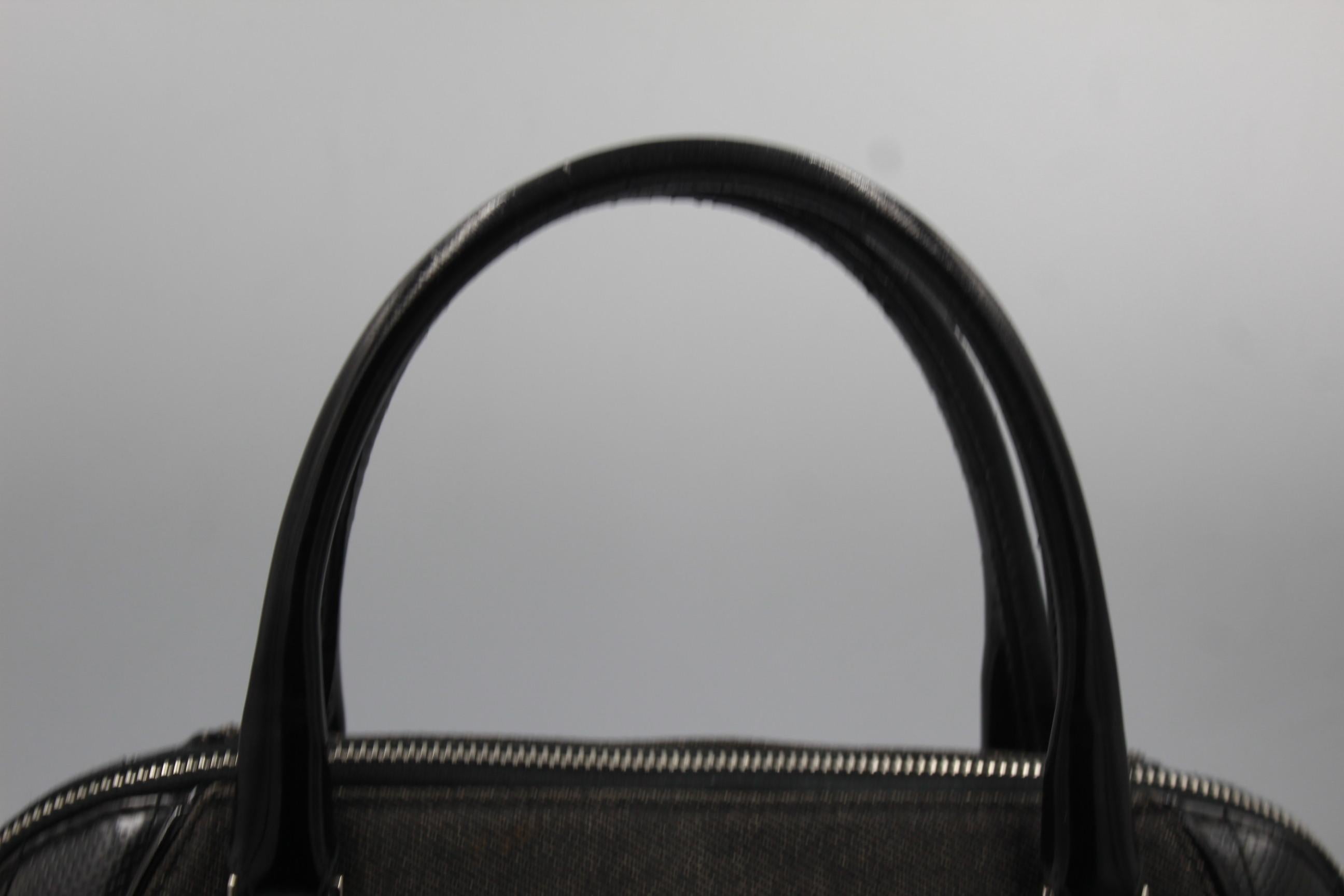 John Galliano for Dior 2001 Cadillac bag in black lambskin leather 
Good condition , some light signs of use
Size 35x18 cm
