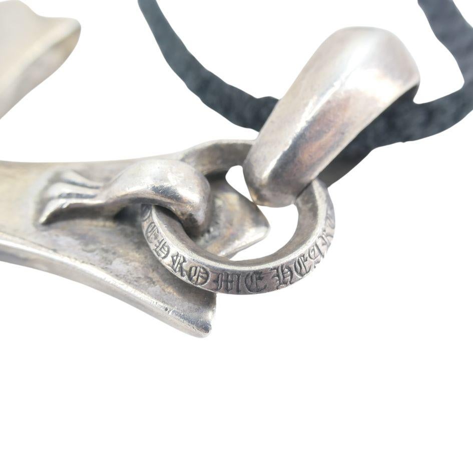 2001 Chrome Hearts Plata Rubí Diamante Cruz Colgante Collar de Cuero en venta 8