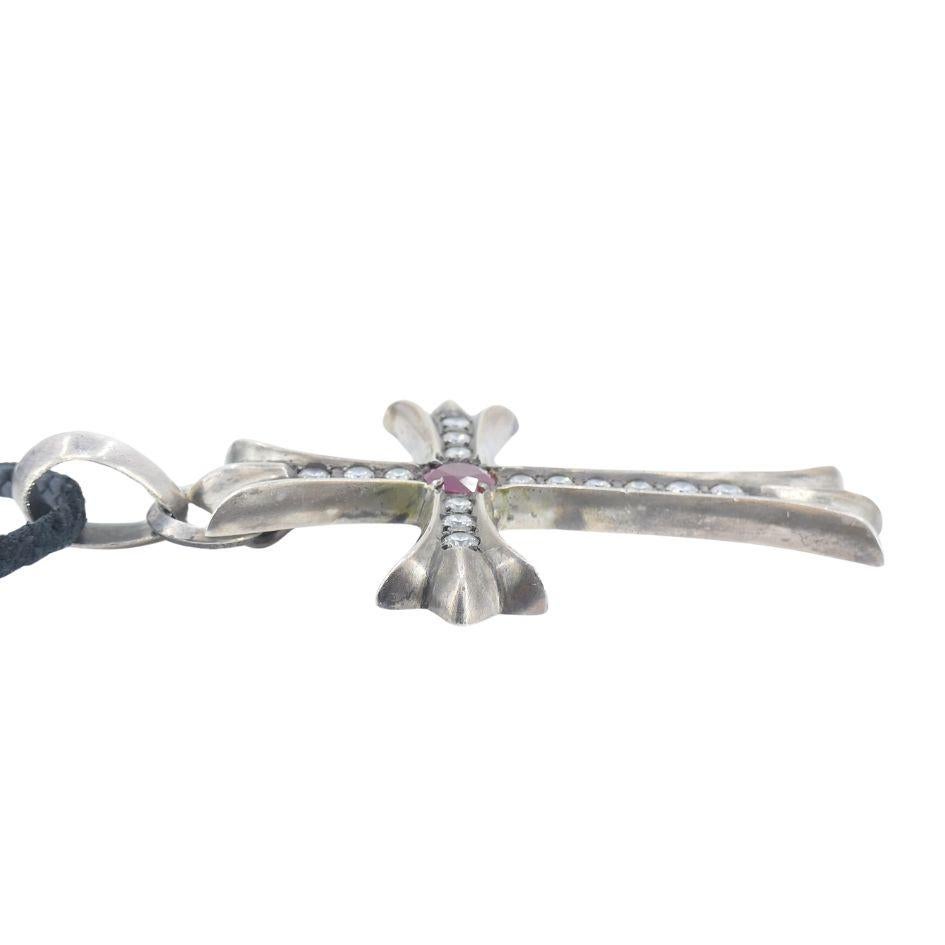2001 Chrome Hearts Plata Rubí Diamante Cruz Colgante Collar de Cuero en venta 3