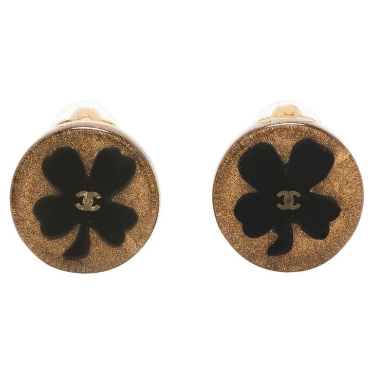 Vintage Chanel Pendant Clip On Earrings Gold Tone Clover and Molten Glass  For Sale at 1stDibs