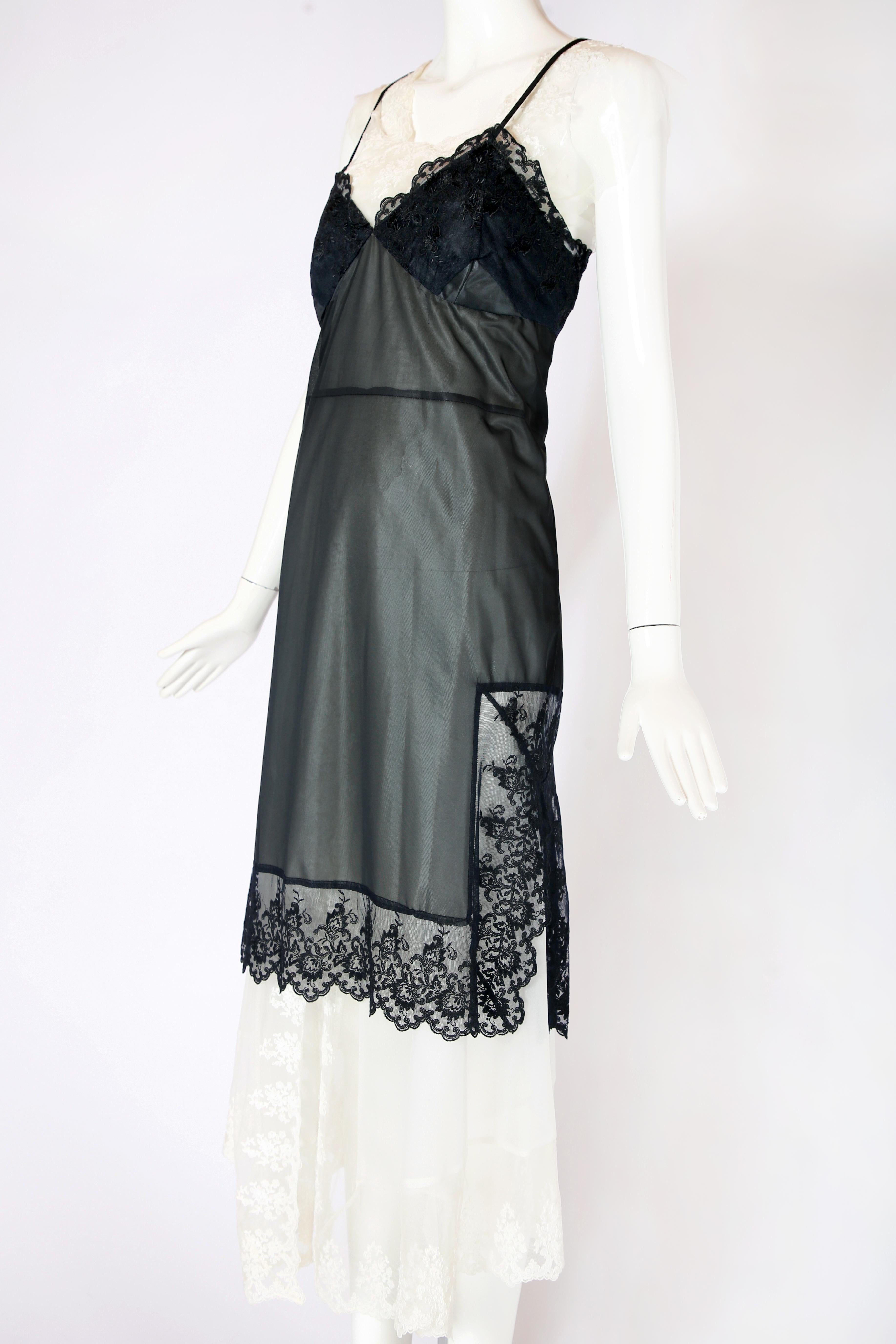 2001 Comme des Garçons double layered black and white slip dress with lace trim. Size M, 100% polyester, Made in Japan. In excellent condition.

Bust: 32