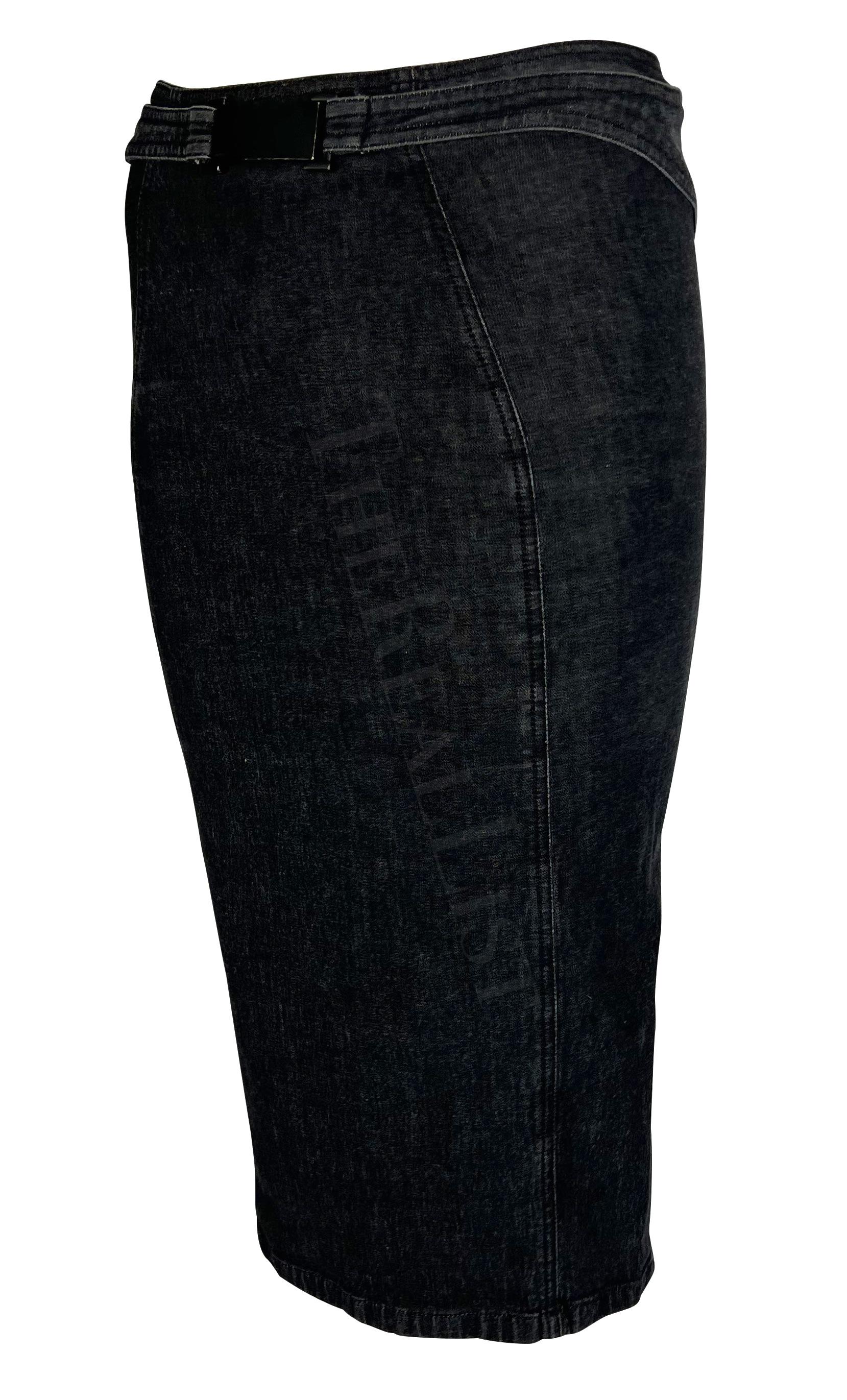 2001 Gucci by Tom Ford Dark Wash Denim Skirt with Metal Buckle In Good Condition For Sale In West Hollywood, CA