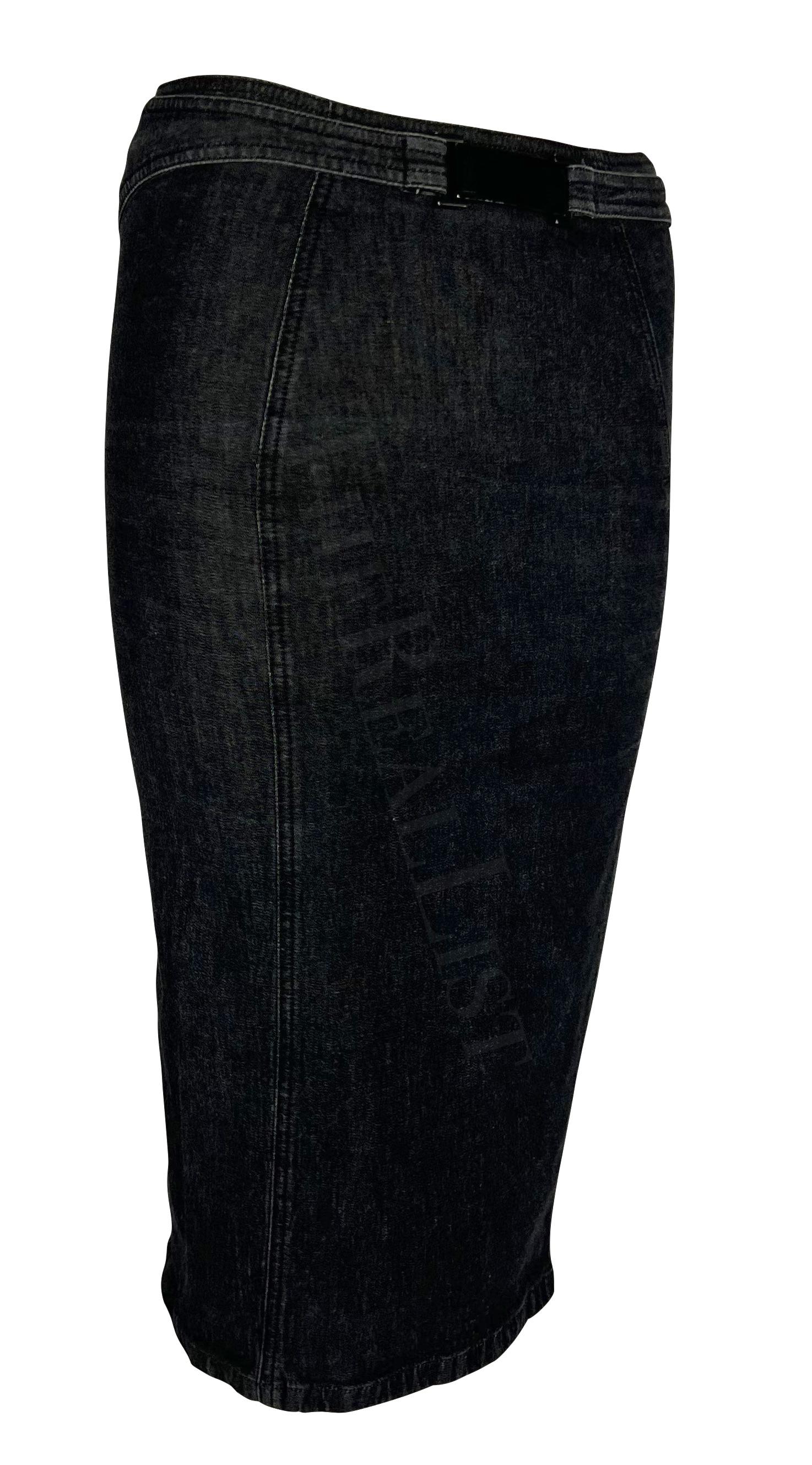 2001 Gucci by Tom Ford Dark Wash Denim Skirt with Metal Buckle For Sale 3