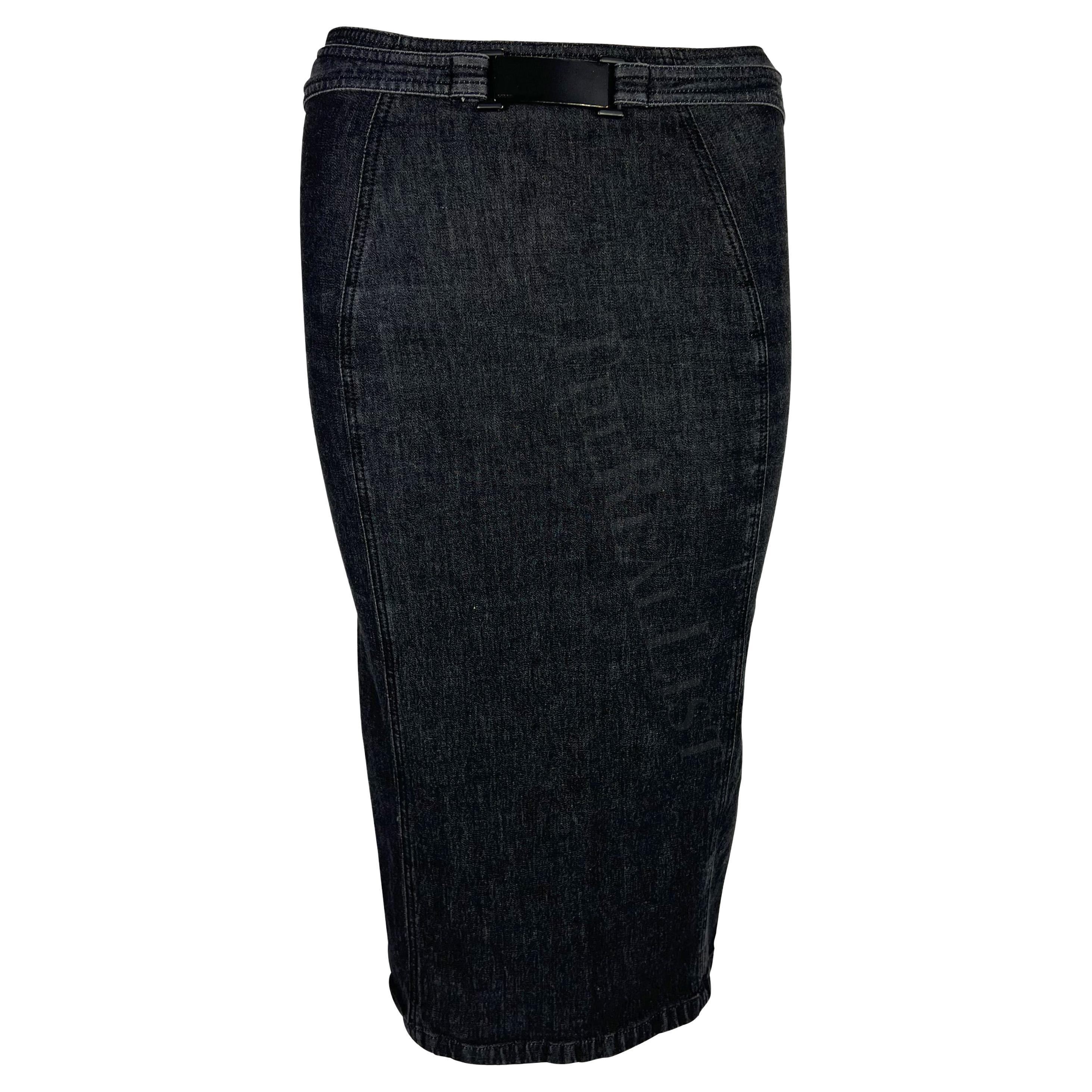 2001 Gucci by Tom Ford Dark Wash Denim Skirt with Metal Buckle For Sale