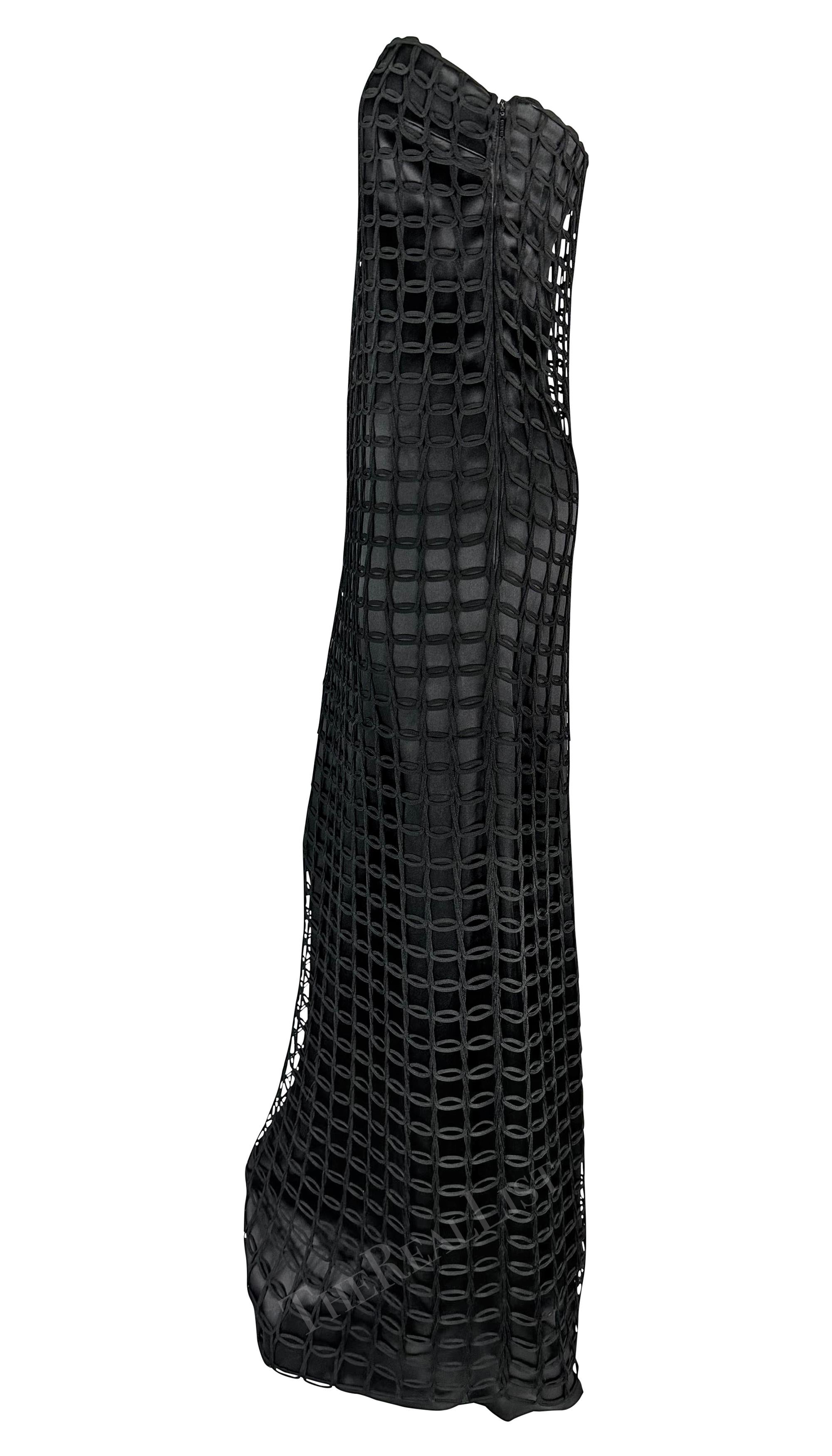 2001 Échantillon de Gucci par Tom Ford Robe à bretelles en satin recouvert de filet noir Pour femmes en vente