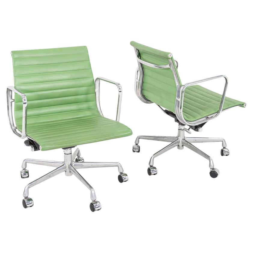 2001 Herman Miller Eames Aluminum Group Management Desk Chair in Green Leather For Sale