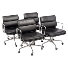 2001 Herman Miller Eames Sillas de oficina de cuero negro Grupo de aluminio