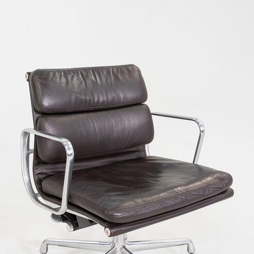 2001 Herman Miller Eames Soft Pad Management Desk Chair in pelle marrone in vendita 3