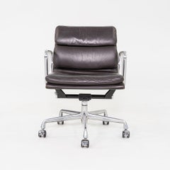 2001 Herman Miller Eames Soft Pad Management Schreibtischstuhl in braunem Leder