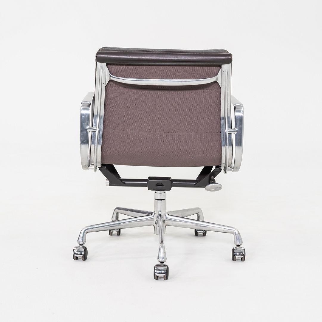 XXI secolo e contemporaneo 2001 Herman Miller Eames Soft Pad Management Desk Chair in pelle marrone in vendita