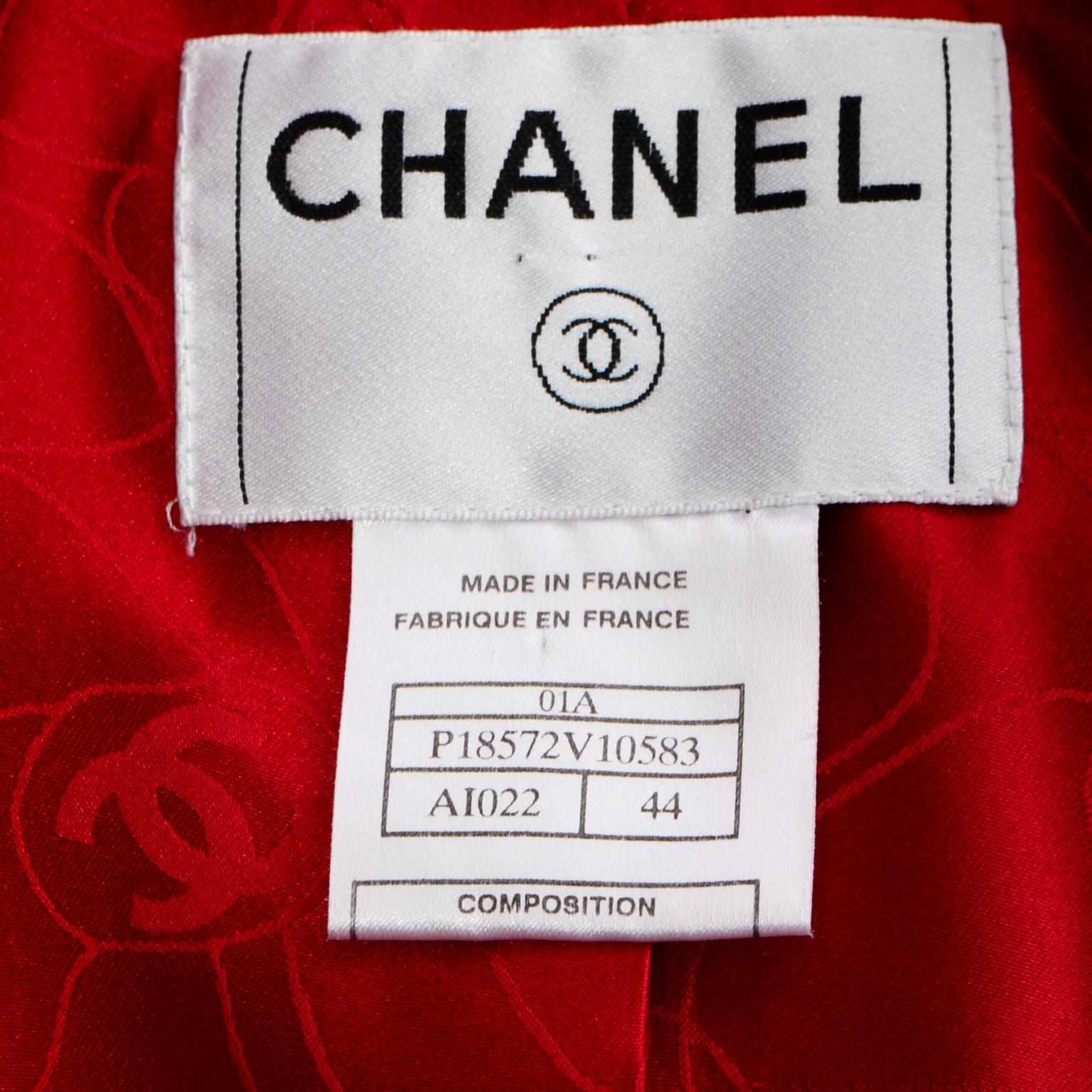2001 Red Wool Blend Chanel Blazer Jacket W Notch Collar and CC Button Closure 7