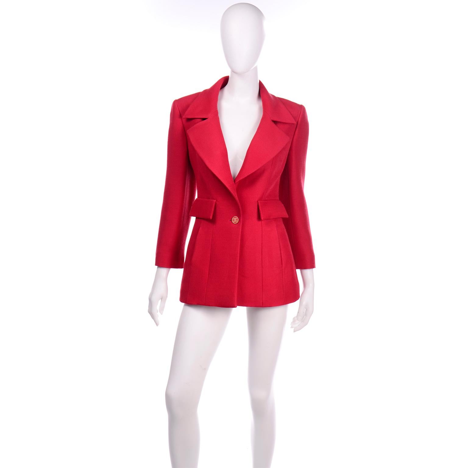 2001 Red Wool Blend Chanel Blazer Jacket W Notch Collar and CC Button Closure In Excellent Condition In Portland, OR