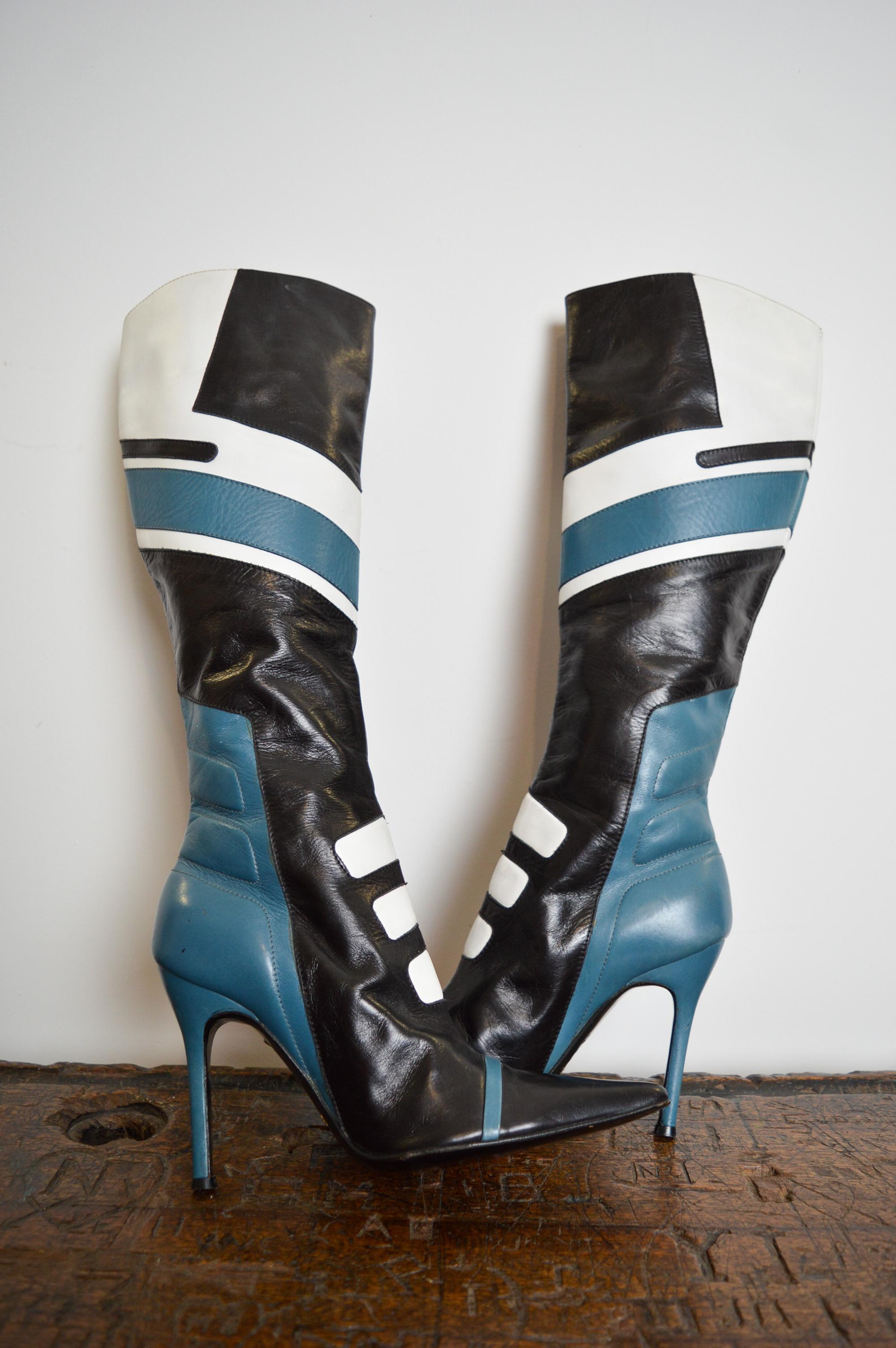 Impeccable 2001 Runway Dolce & Gabbana knee high stiletto motorcycle boots crafted from Blue & Black Leather !

Features;
Chrome inner zips
Leather soles
MADE IN ITALY
U.K. Size 4.5 / EU Size 37.5
Heel height : 4.5” inches
Condition : 9.5/10 a few