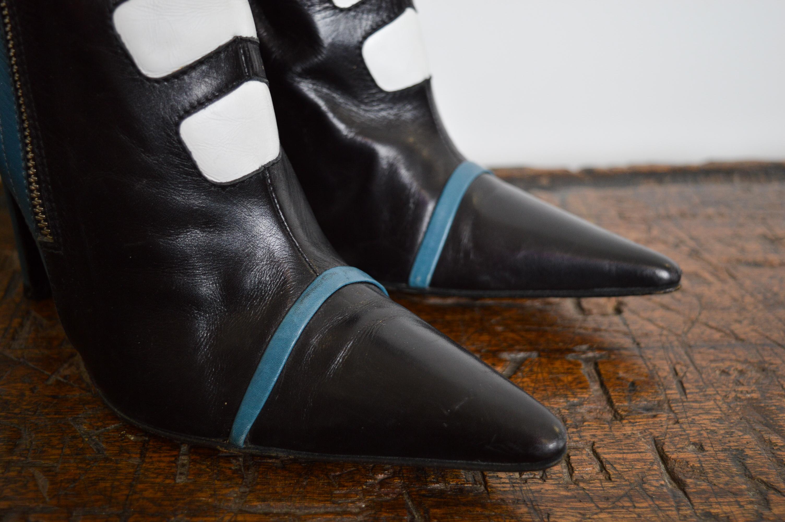 2001 Runway Dolce & Gabbana Blue Black Leather knee high Moto stiletto boots In Excellent Condition In Sheffield, GB