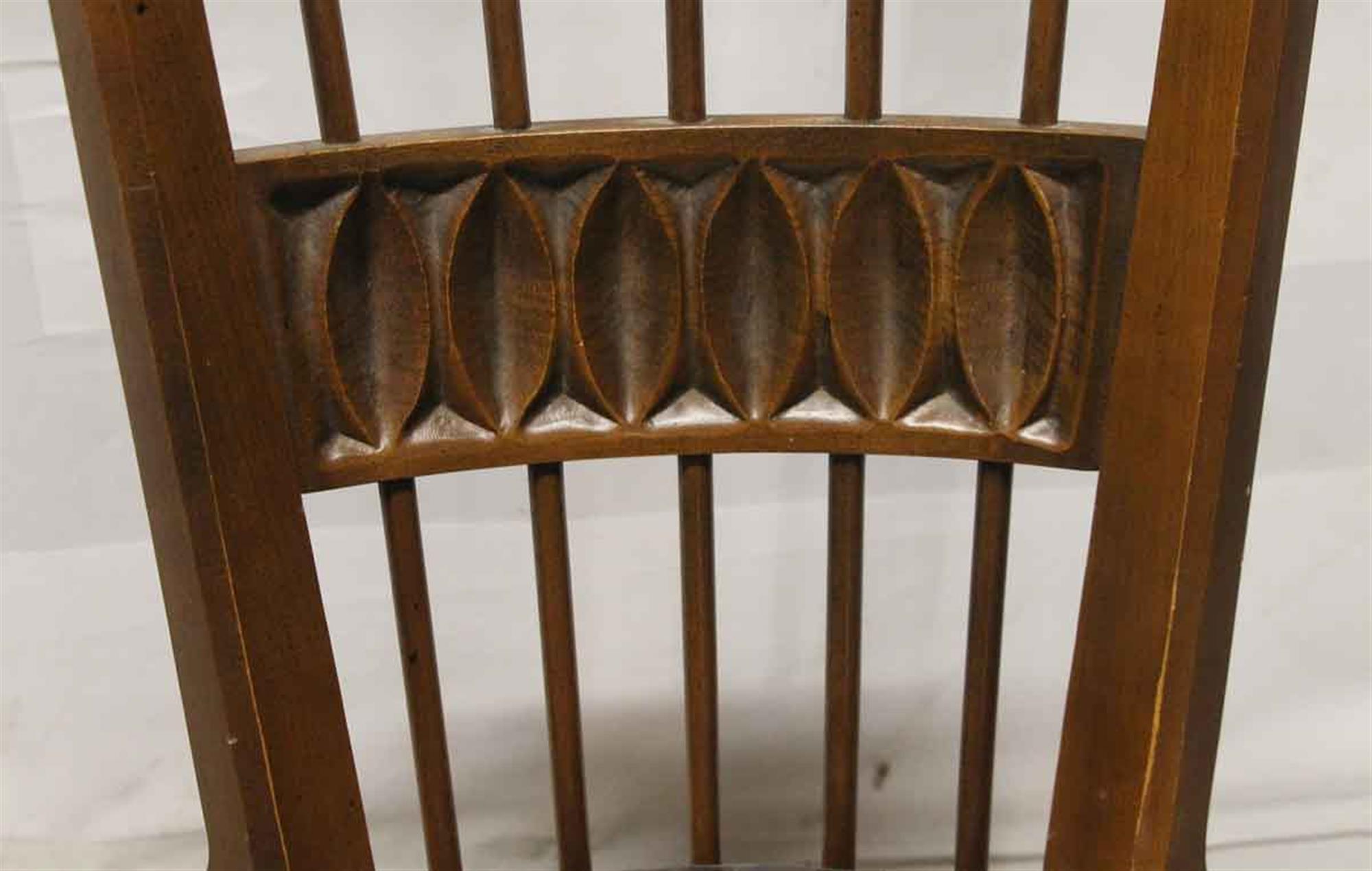 Set 4 Mid-Century Modern Carved Dining Chairs Spindle Backs In Good Condition For Sale In New York, NY