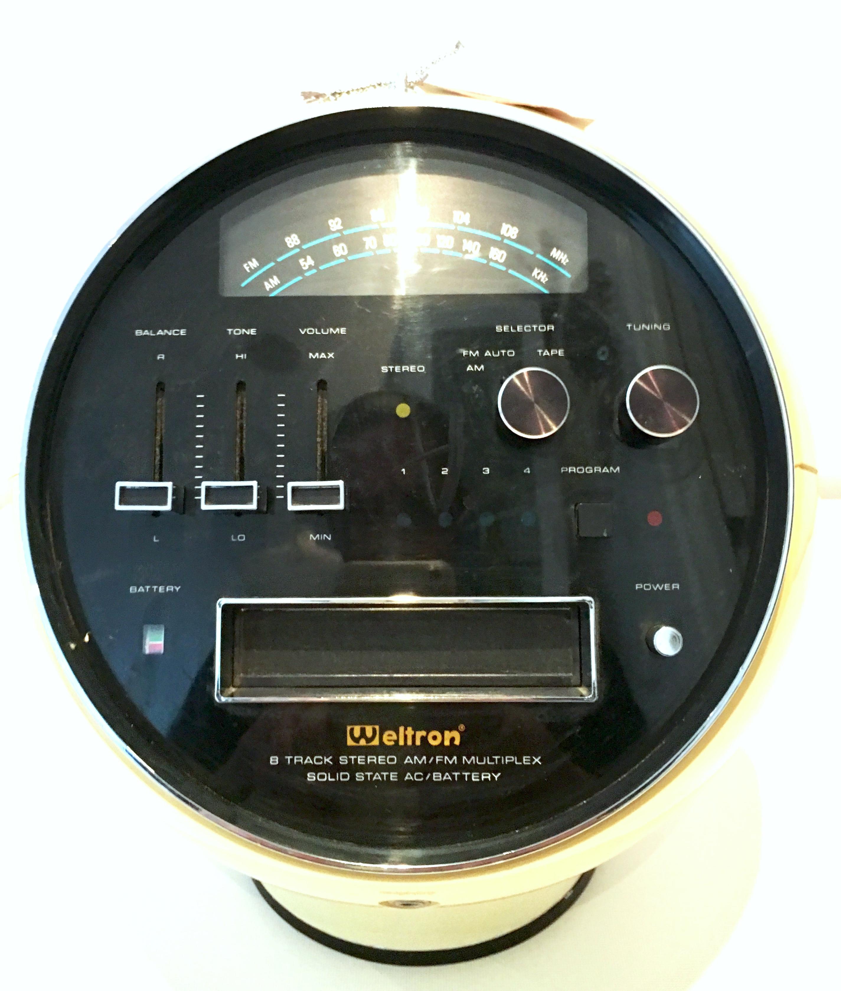 2001 Space Age 360 AM/FM Radio and 8 Track Player by, Weltron In Good Condition For Sale In West Palm Beach, FL