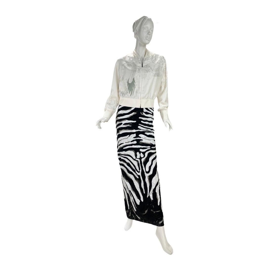 
2001 Vintage Tom Ford for Gucci White Silk Bomber Jacket with Dragon Embroidery
IT Size 38 – US 4
100% Silk, Fully lined.
Made in Italy
Excellent condition
Shown with Tom Ford embellished skirt (listed separately in our store)