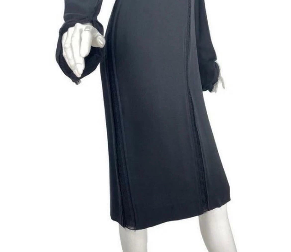 Noir Robe noire bordée de franges Yves Saint Laurent by Tom Ford, 2001 en vente