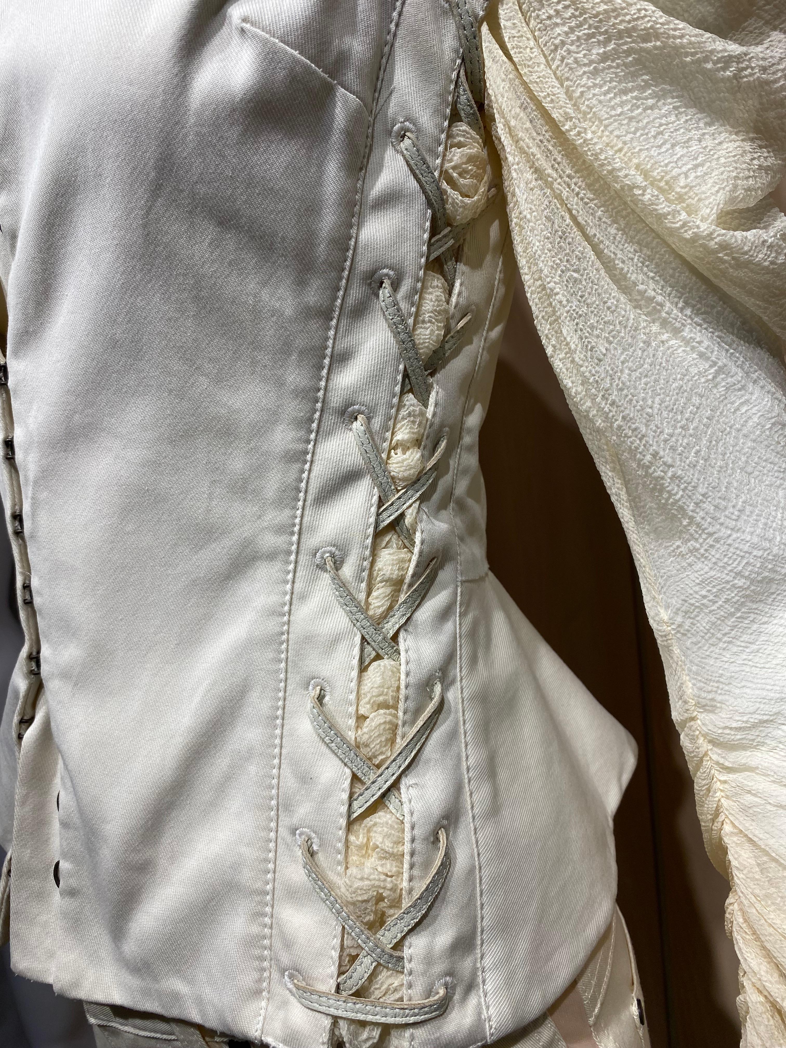 Gris 2002 Alexander McQueen - Top et pantalon ajustés à manches longues - Crème en vente