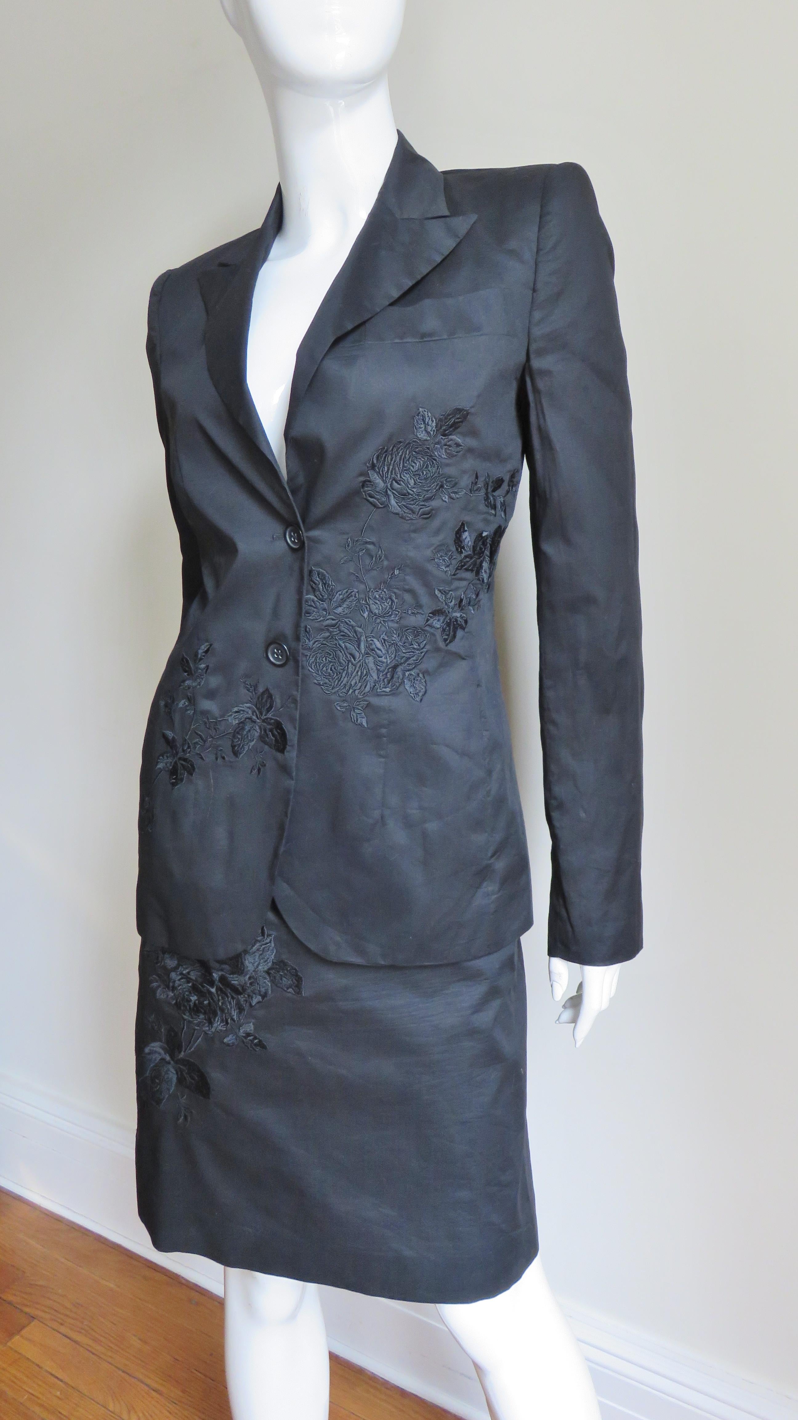 A fabulous suit from Alexander McQueen in a fine silk/linen in black and white.  The jacket has peak lapels, a breast pocket, small shoulder padding, side seam pockets and 2 button front closure. It has exceptional intricate large flower embroidery