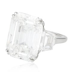Anello con diamante taglio smeraldo da 20.02 carati