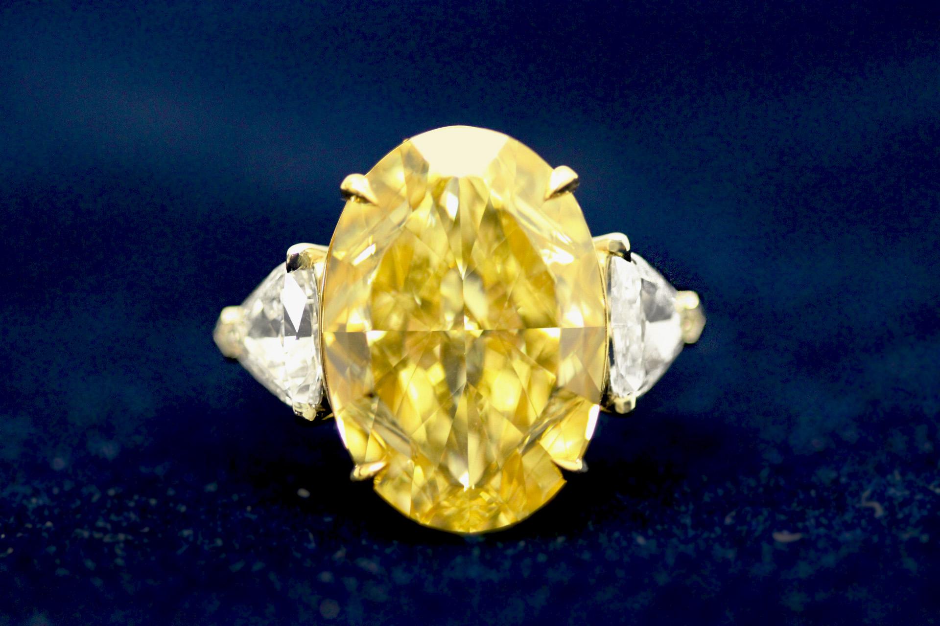 20.02 Carat Fancy Intense Yellow Oval Cut Diamond Engagement Ring Scarselli GIA For Sale 2