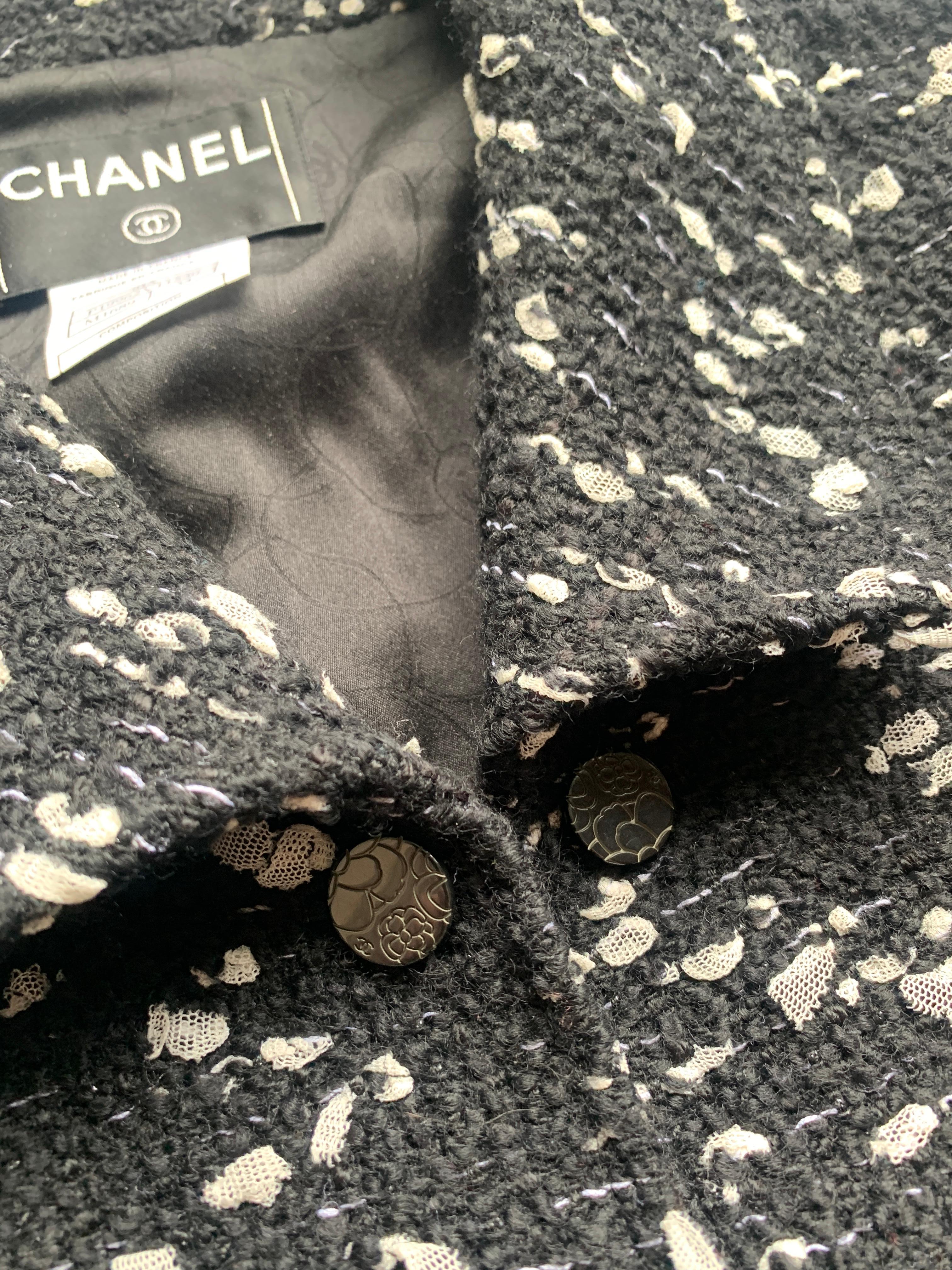 2002 Chanel 02A Combinaison veste / jupe en tweed Tulle Confetti Runway en vente 5