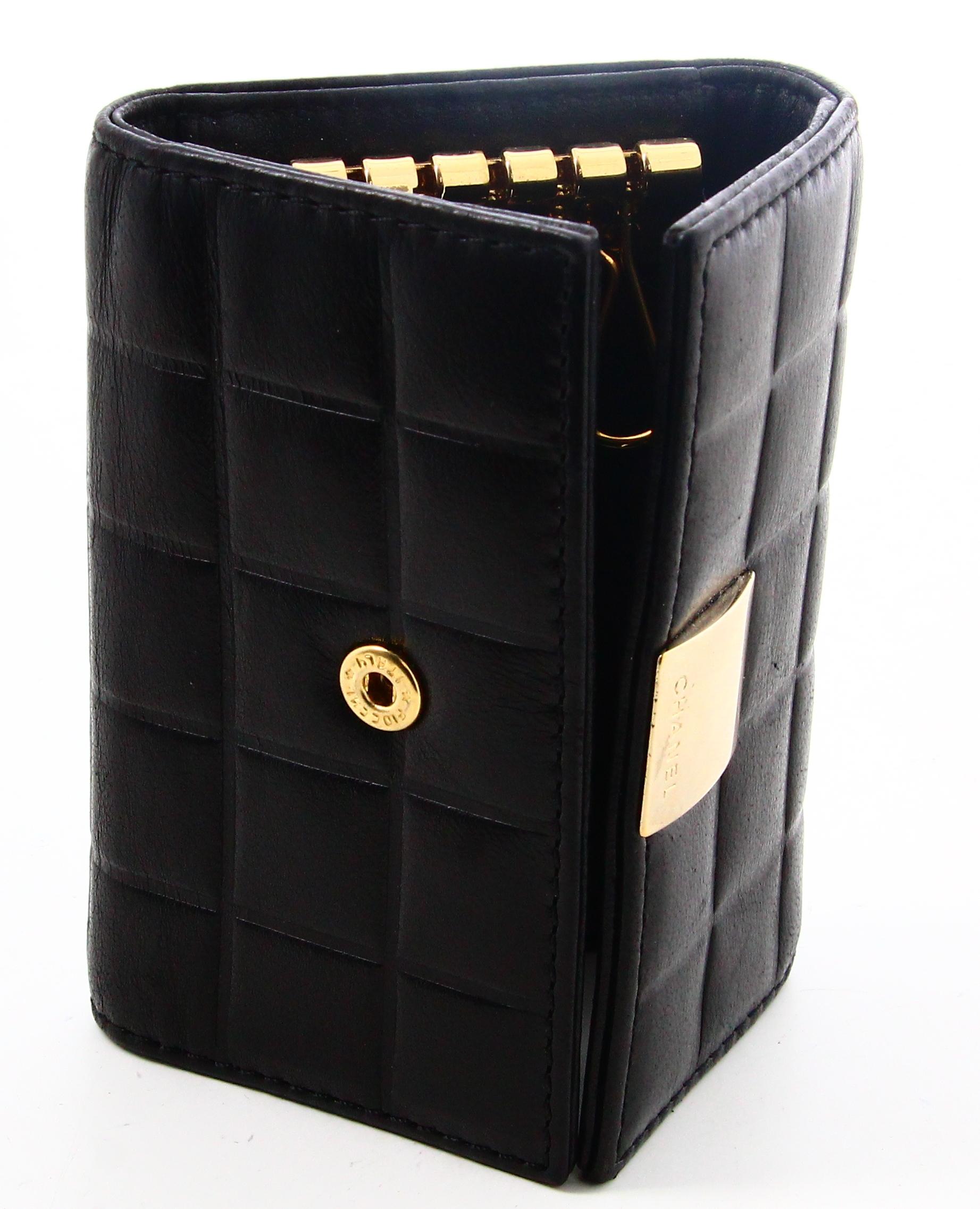 2002 Porte-clés en cuir noir de Chanel Bon état - En vente à PARIS, FR