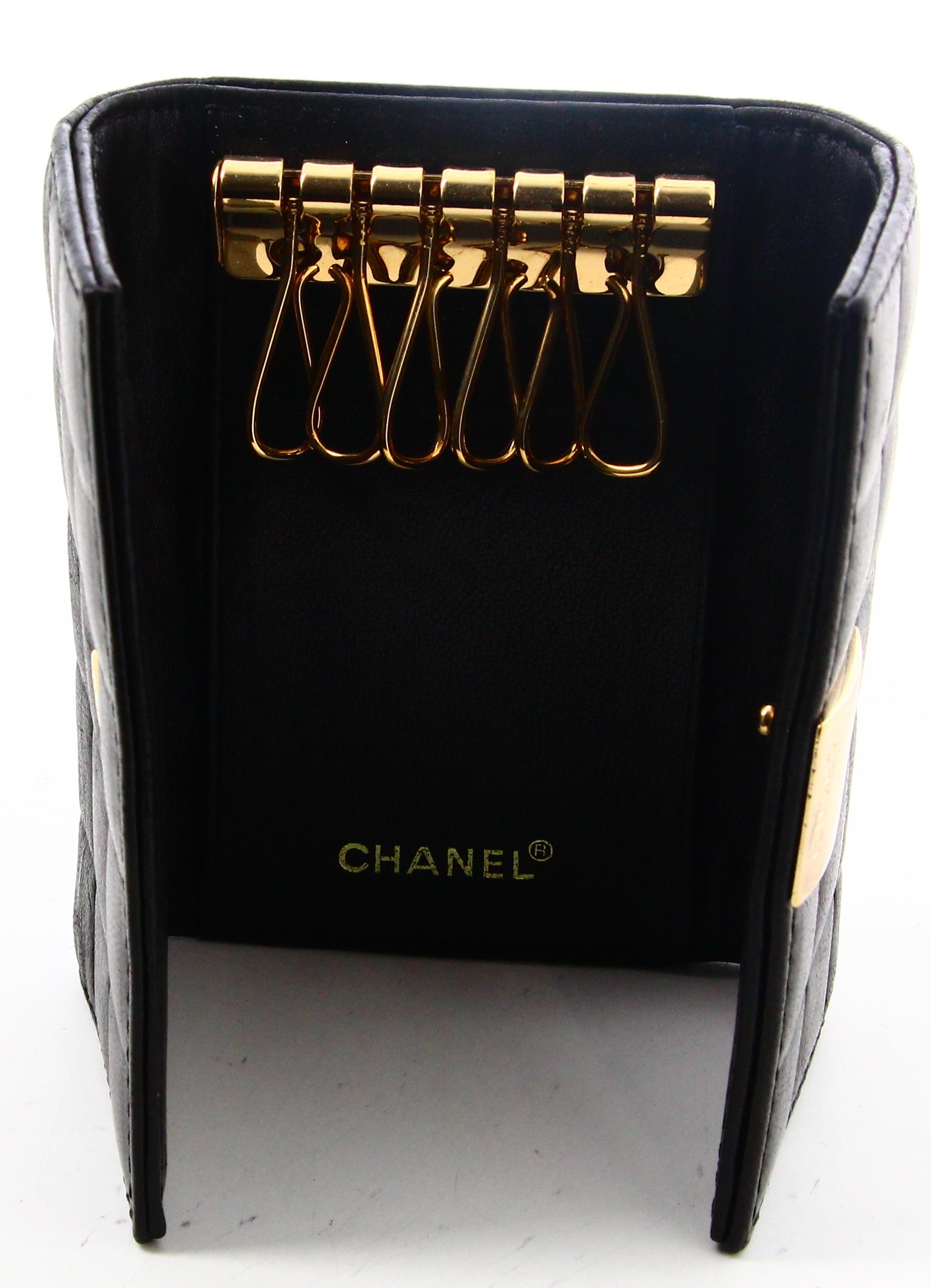 Women's or Men's 2002 Chanel Black Leather Keyring For Sale
