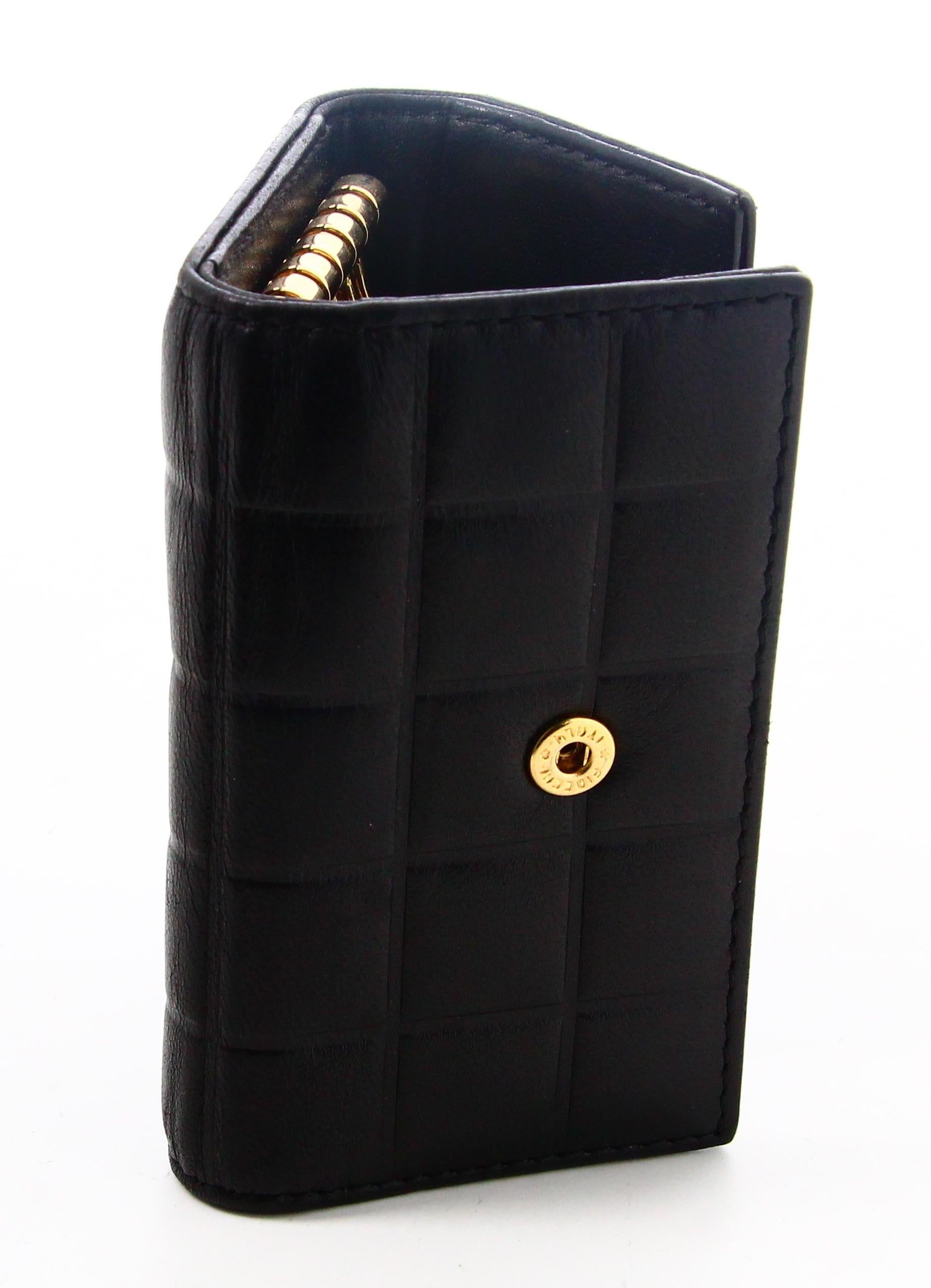 2002 Chanel Schlüsselanhänger aus schwarzem Leder für Damen oder Herren im Angebot