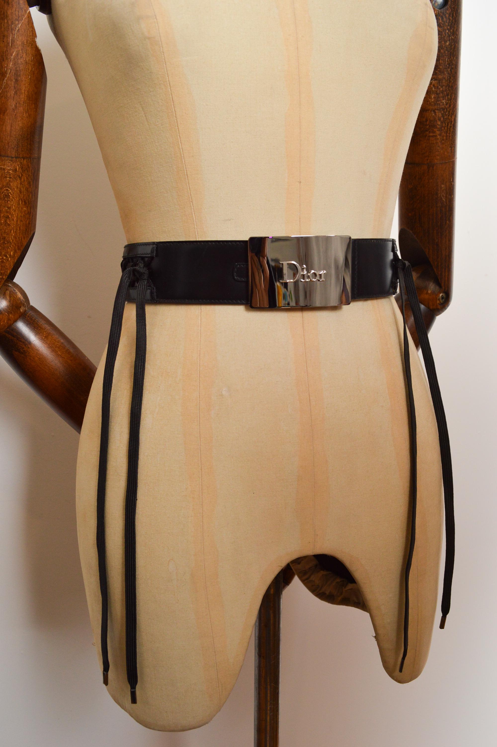 2002 Christian Galliano for Christian Dior 'Admit It' Cintura a corsetto in pelle nera in vendita 4