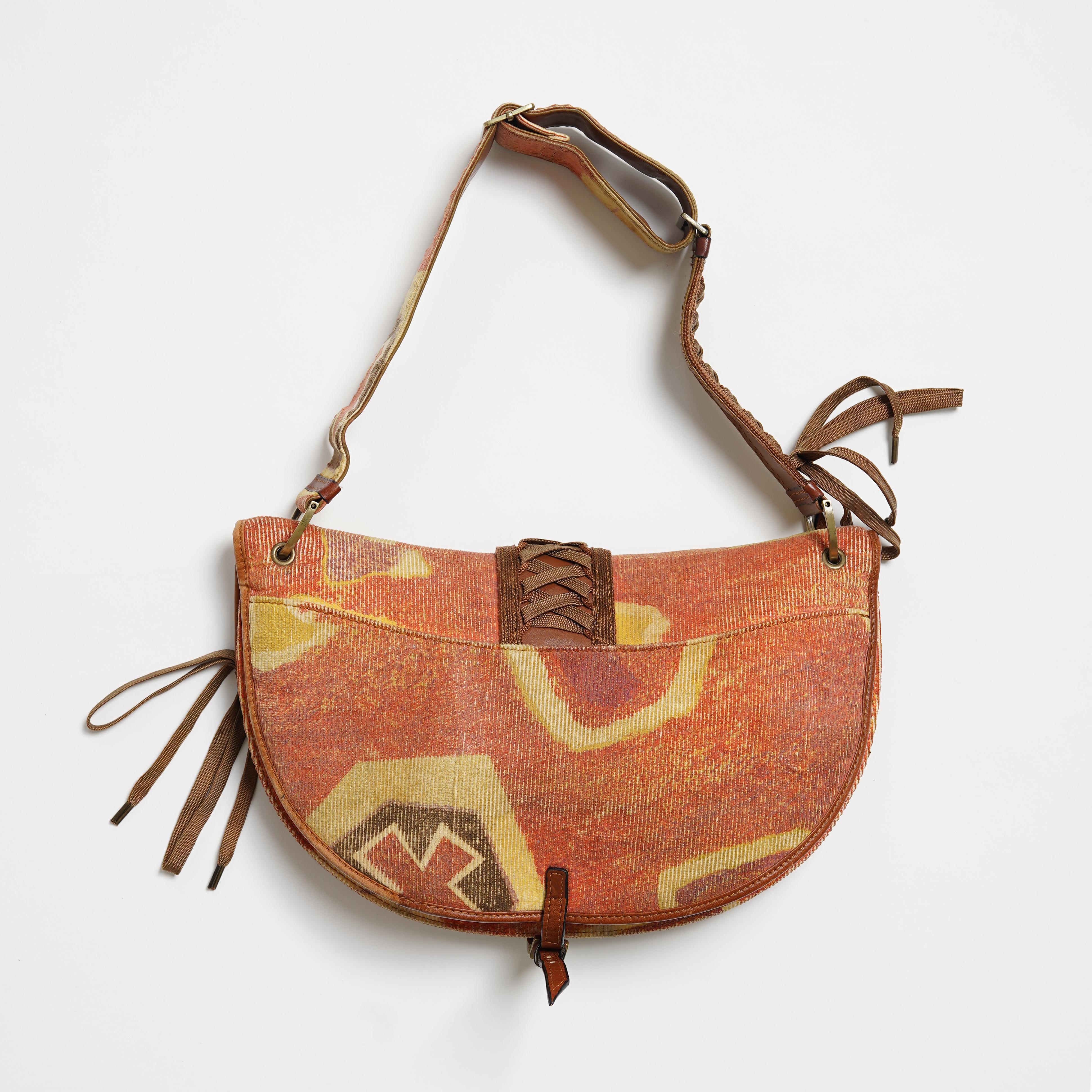 2002 Dior by John Galliano Admit It Jacquard Corset Flap Hobo-Bag In Good Condition For Sale In Berlin, DE