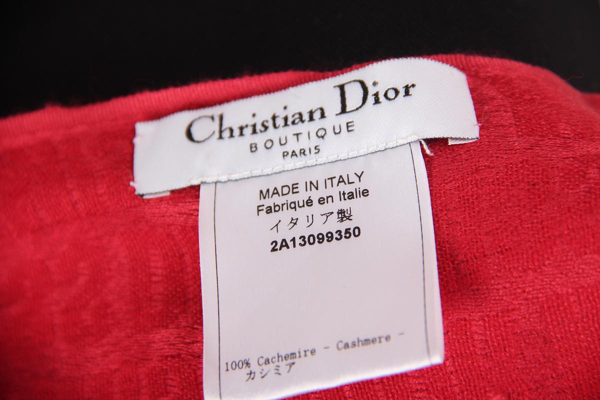 Bufanda de cachemira Dior Galliano 2002

Tipo de producto: Bufandas y chales

EstadoExcelente

Color: Rojo

Para quién: Mujeres

100% cachemira
Famoso estampado 