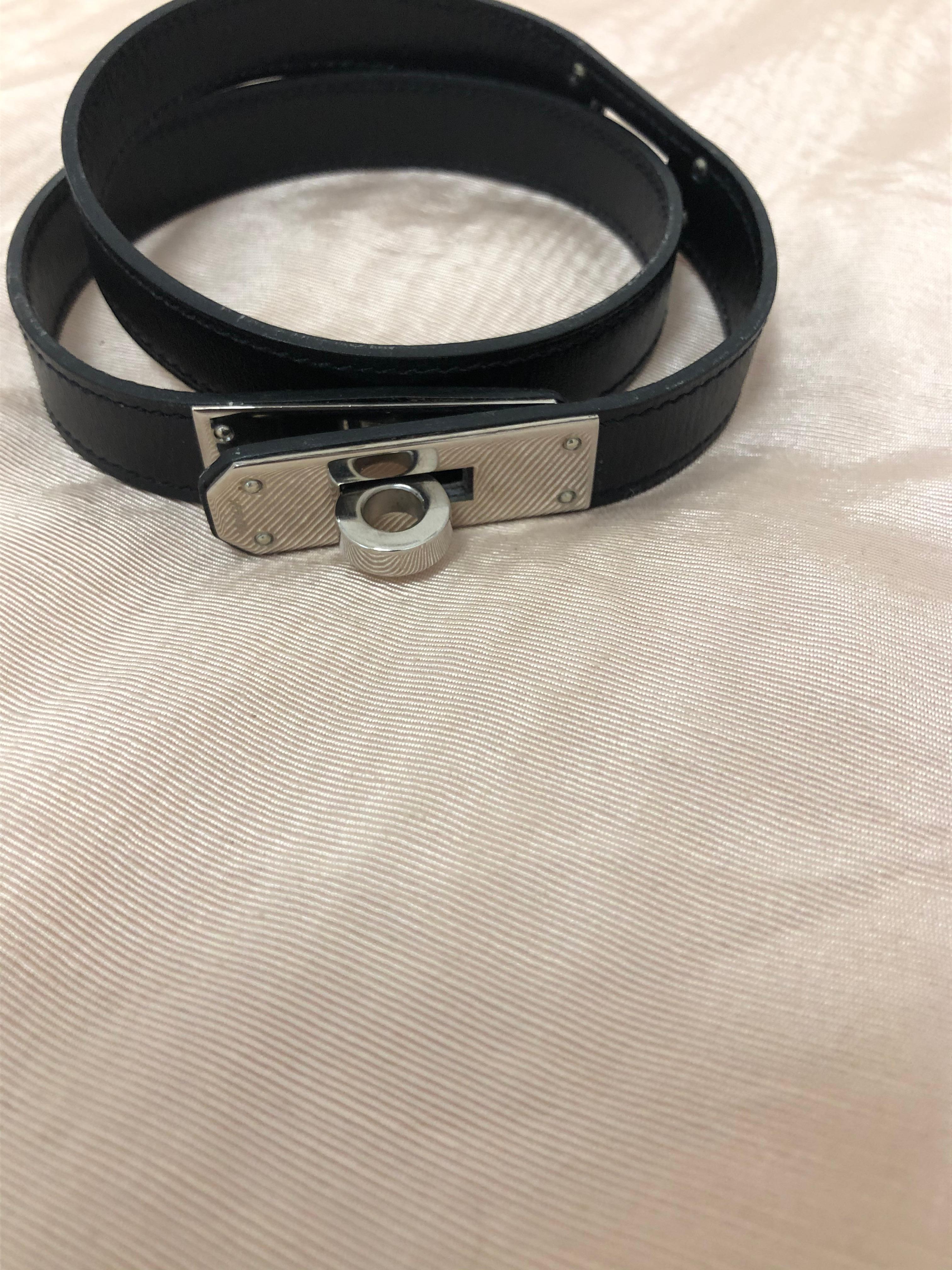 This 2002 Hermes Kelly Choker can double up as double or triple wrap bracelet depending on the size of your wrist. It is a choker or bracelet that can be worn every day.

Measurements are as follows: width .70