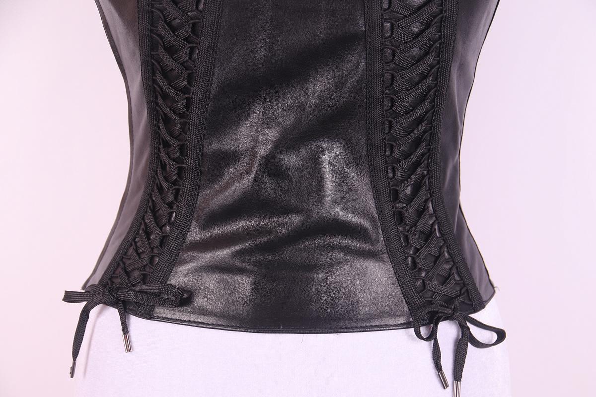 Christian Dior Galliano 2002 top corsé vintage de cuero

talla 40

Presta atención a los calcetines característicos de la piel natural
maniquí 84,5 cm x 62 cm x 91 cm maniquí 33,35 pulg. x 24,49 pulg. x 35,79 pulg.