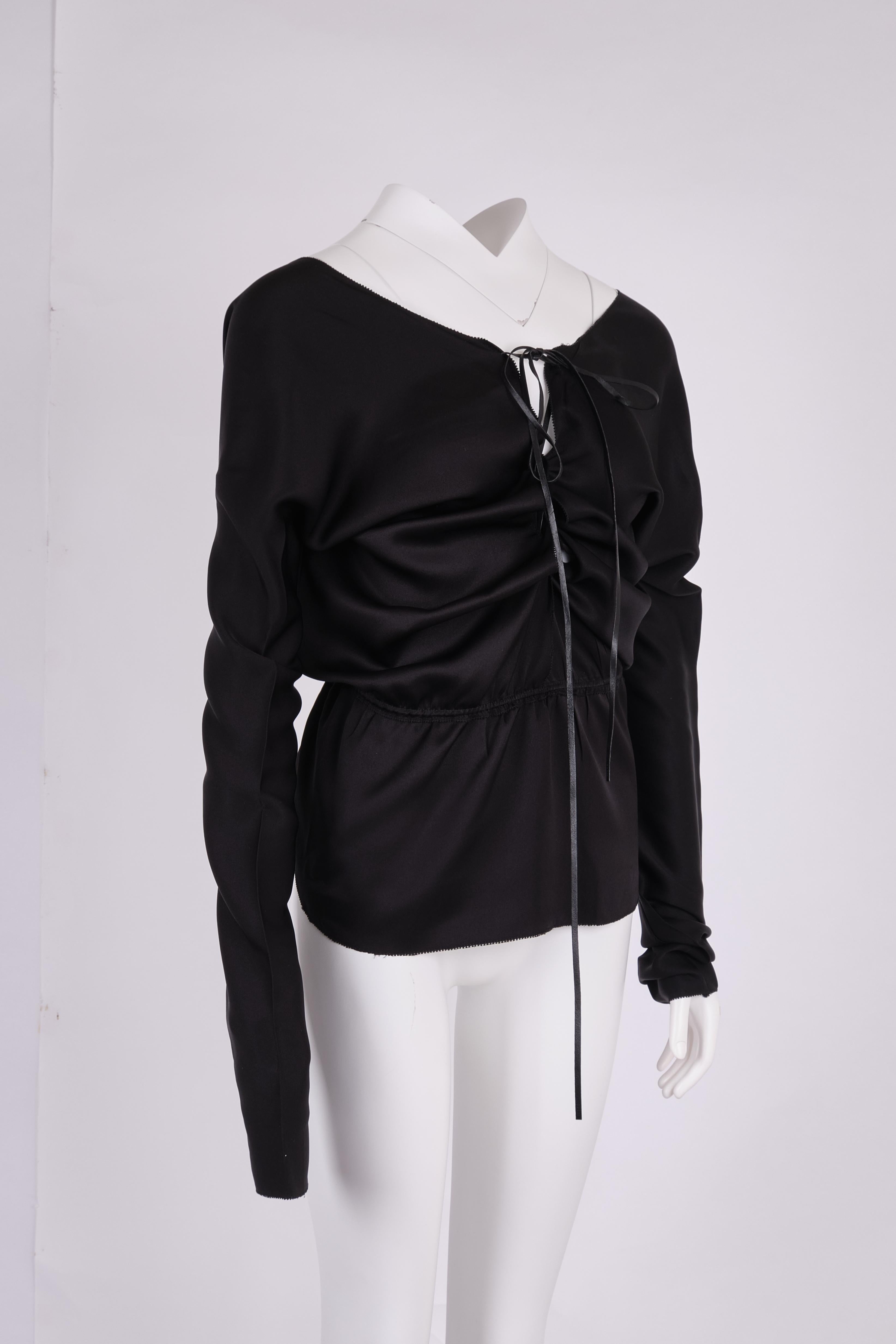 2002 f/wGucci by Tom Ford Silk Lace-Up Top new w/tag In condizioni ottime in vendita a Hong Kong, HK
