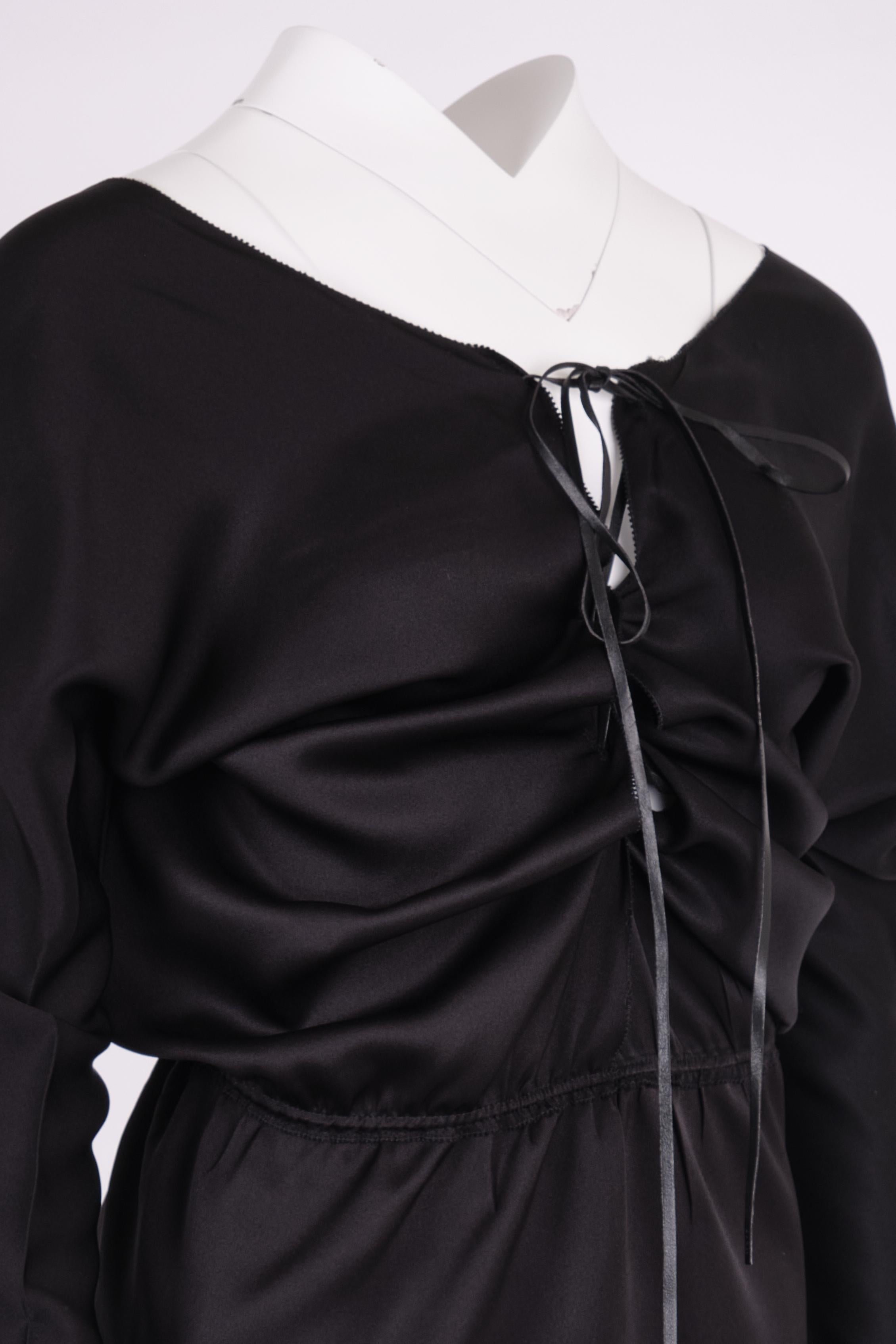 Donna 2002 f/wGucci by Tom Ford Silk Lace-Up Top new w/tag in vendita
