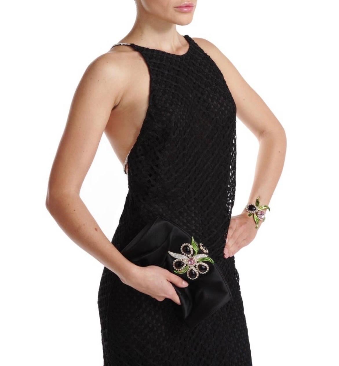 2002 Gianni Versace Couture Robe noire vintage avec dos ouvert orné de cristaux en vente 1