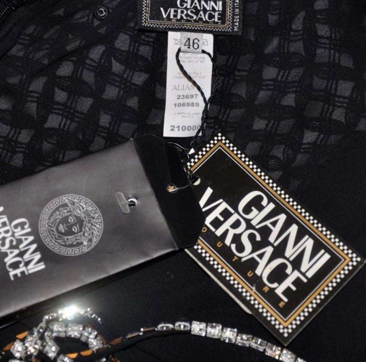 2002 Gianni Versace Couture Robe noire vintage avec dos ouvert orné de cristaux en vente 3