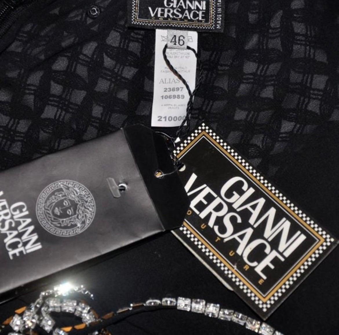 2002 Gianni Versace Couture Robe noire vintage avec dos ouvert orné de cristaux en vente 2