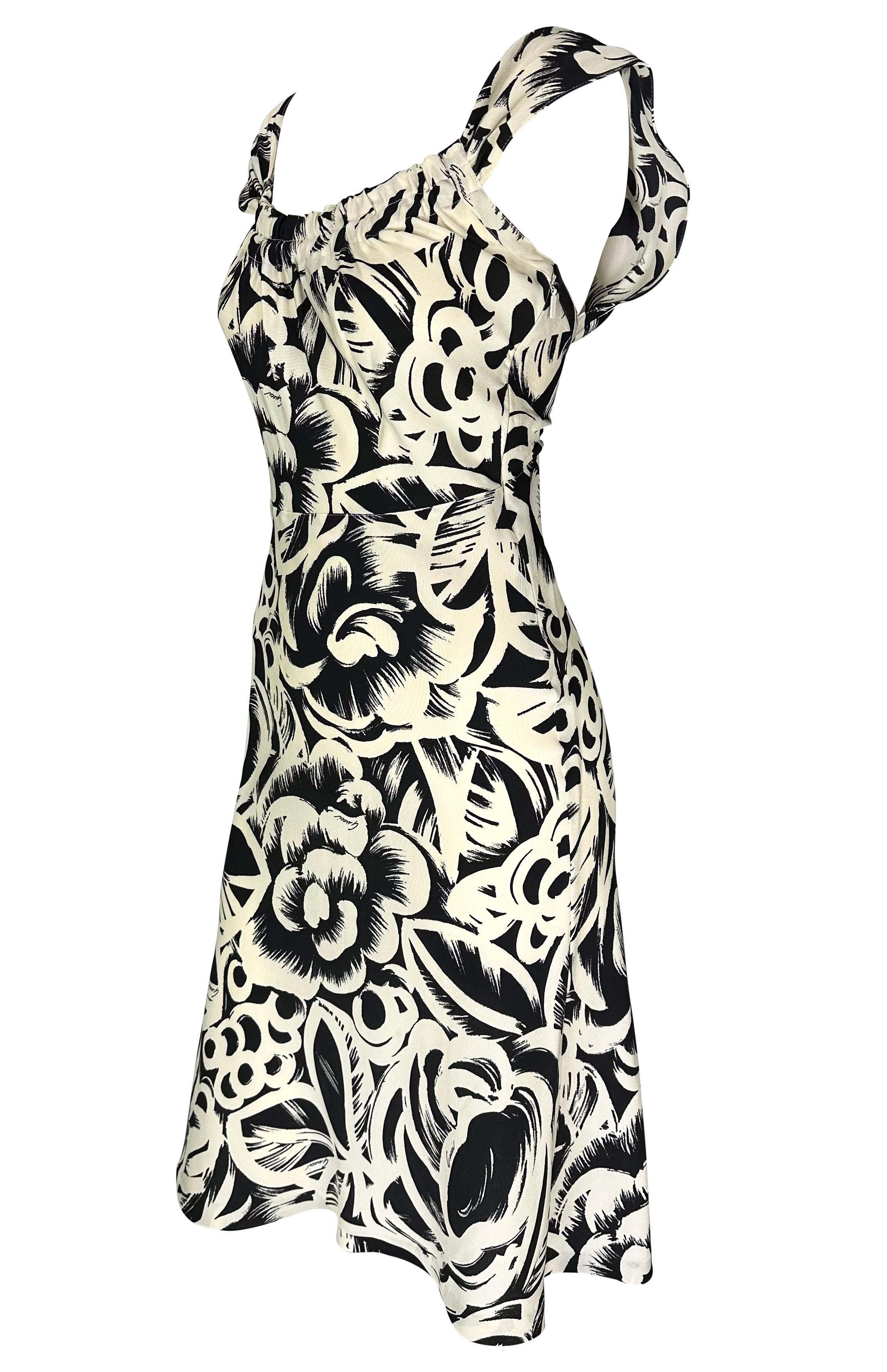 2002 Gucci by Tom Ford Abstract Black White Floral Logo Print Silk Dress In Good Condition For Sale In West Hollywood, CA