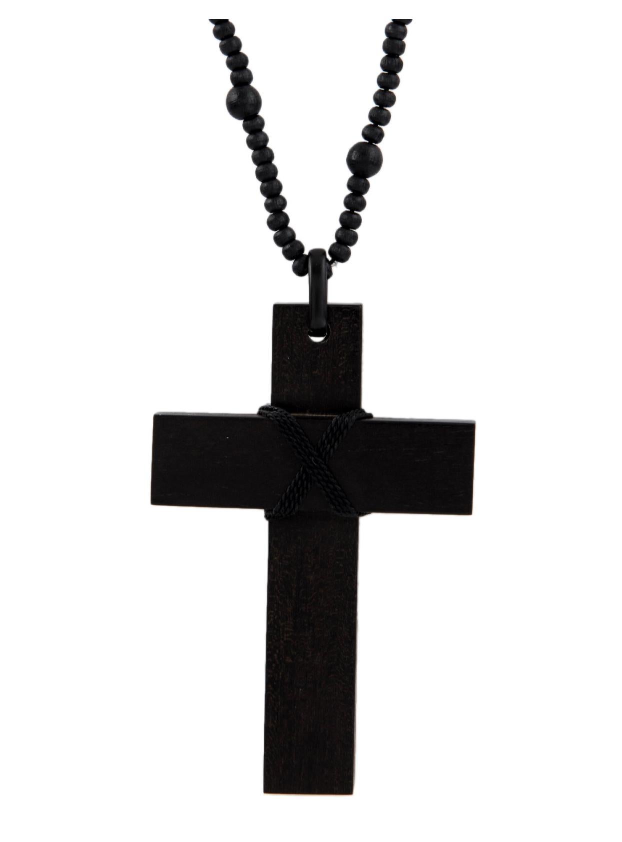 2002 GUCCI by Tom Ford Ebony Cross Choker

Rosary style, long beaded necklace can be wrapped around for choker

Condition: Excellent