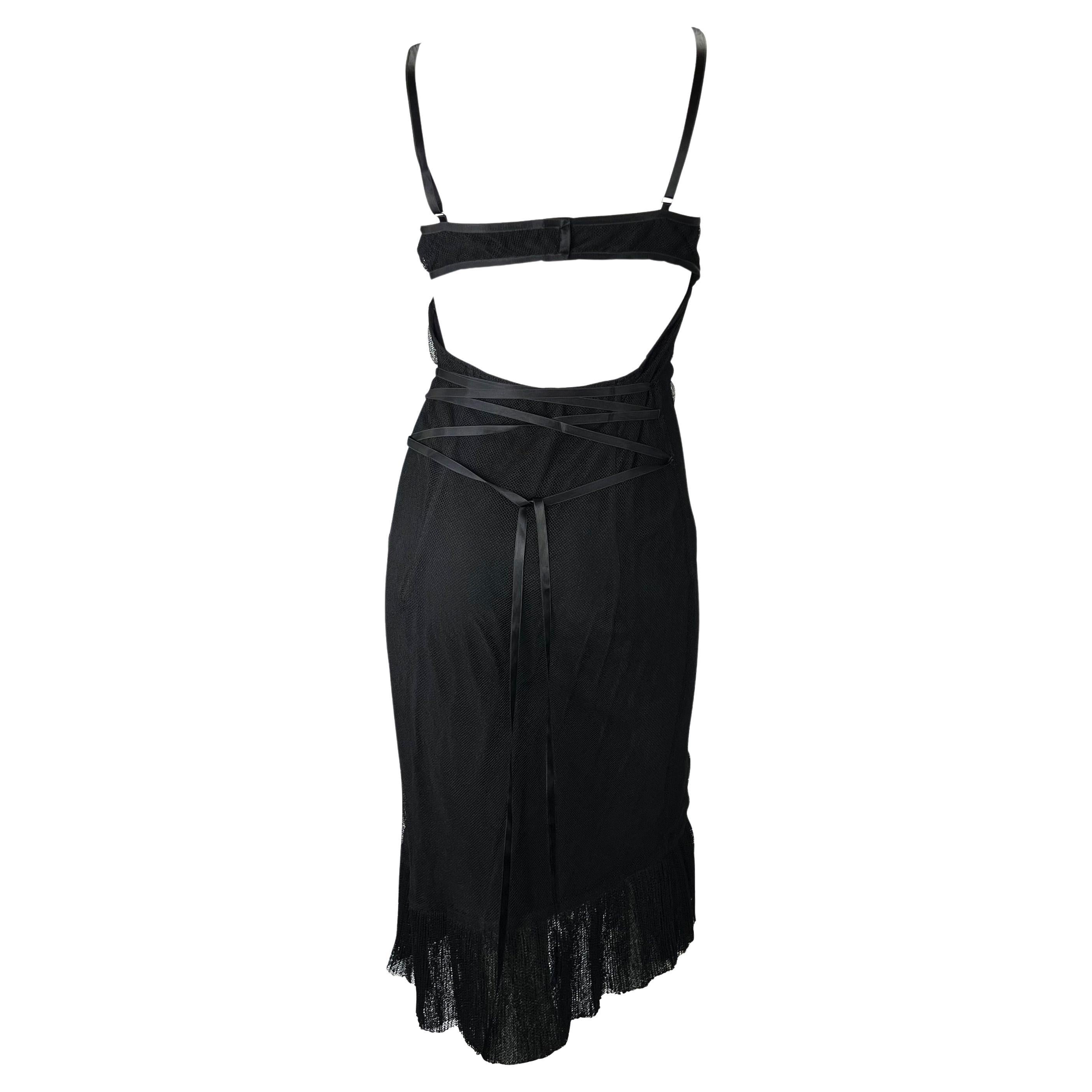 Donna 2002 Gucci by Tom Ford Vestito nero in tulle plissettato con pizzo a corsetto in vendita