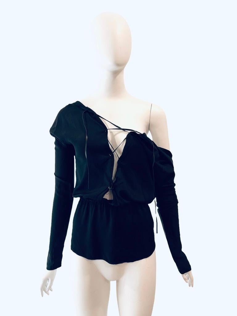 2002 Gucci Tom Ford Black Silk Lace-Up Backless Top 
Condition: Excellent 
100% silk
Made in Italy
Bust: 36