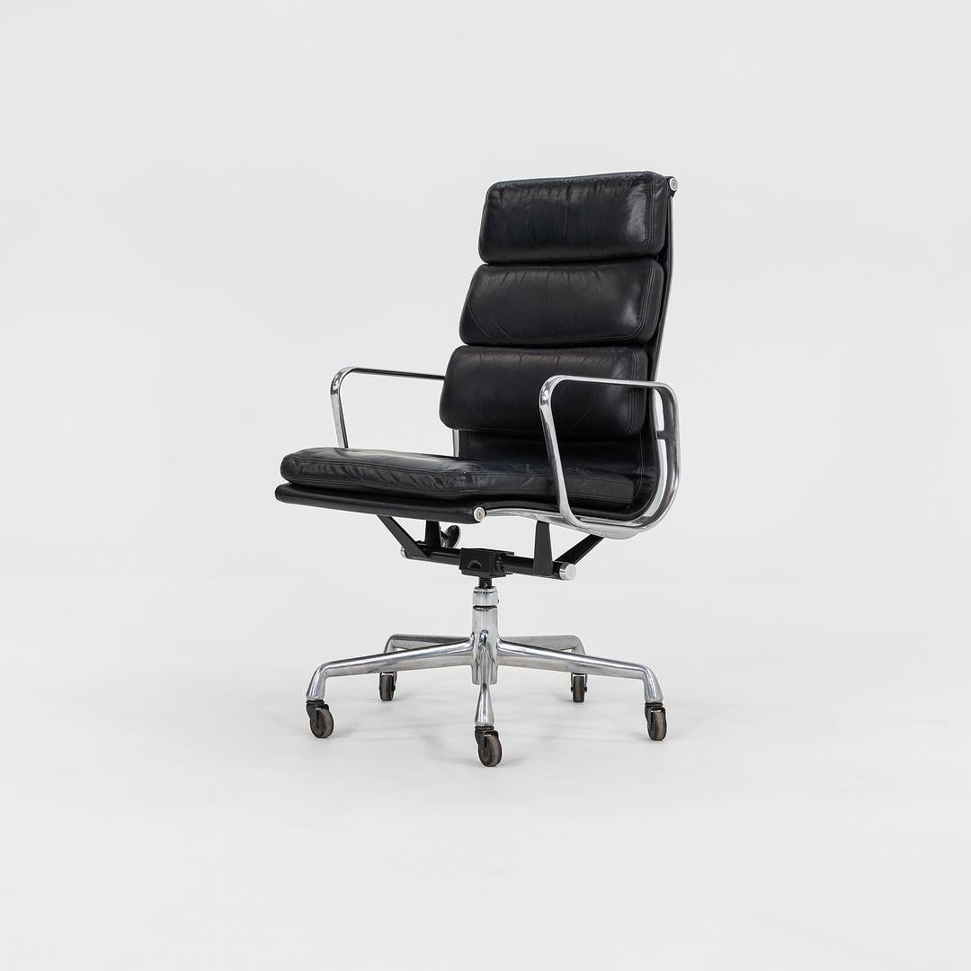 2002 Herman Miller Grupo Eames de aluminio Silla de oficina de cuero con acolchado blando Moderno en venta