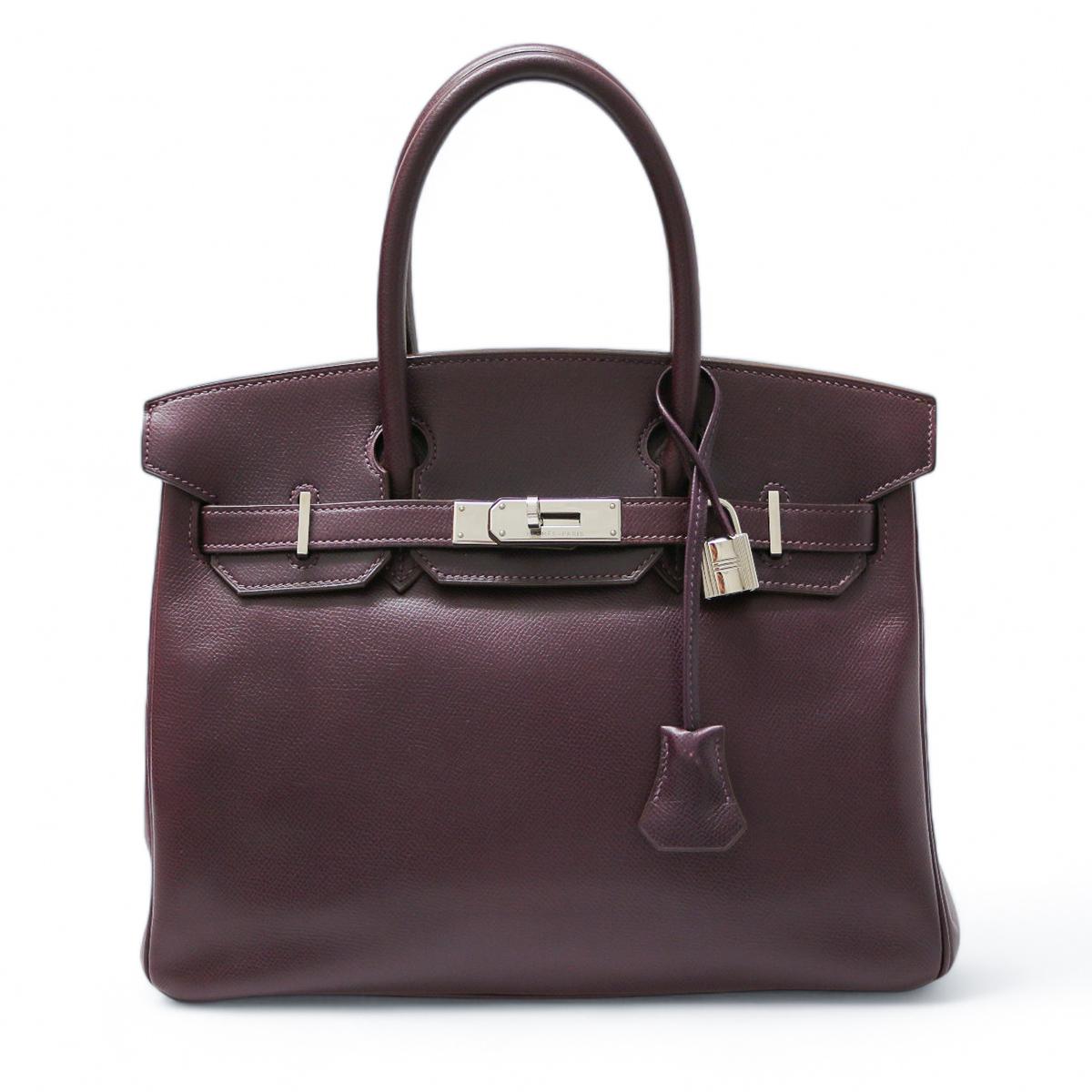 Bellissima Birkin 30 di Hermès in pelle Epsom color uva, consegnata nella sua dustbag originale di Hermès.
Condizioni: molto buone
Prodotto in Francia
Materiale: pelle Epsom granulata
Interni: pelle liscia viola
Colore: uva
Dimensioni: 30 x 24 x 15