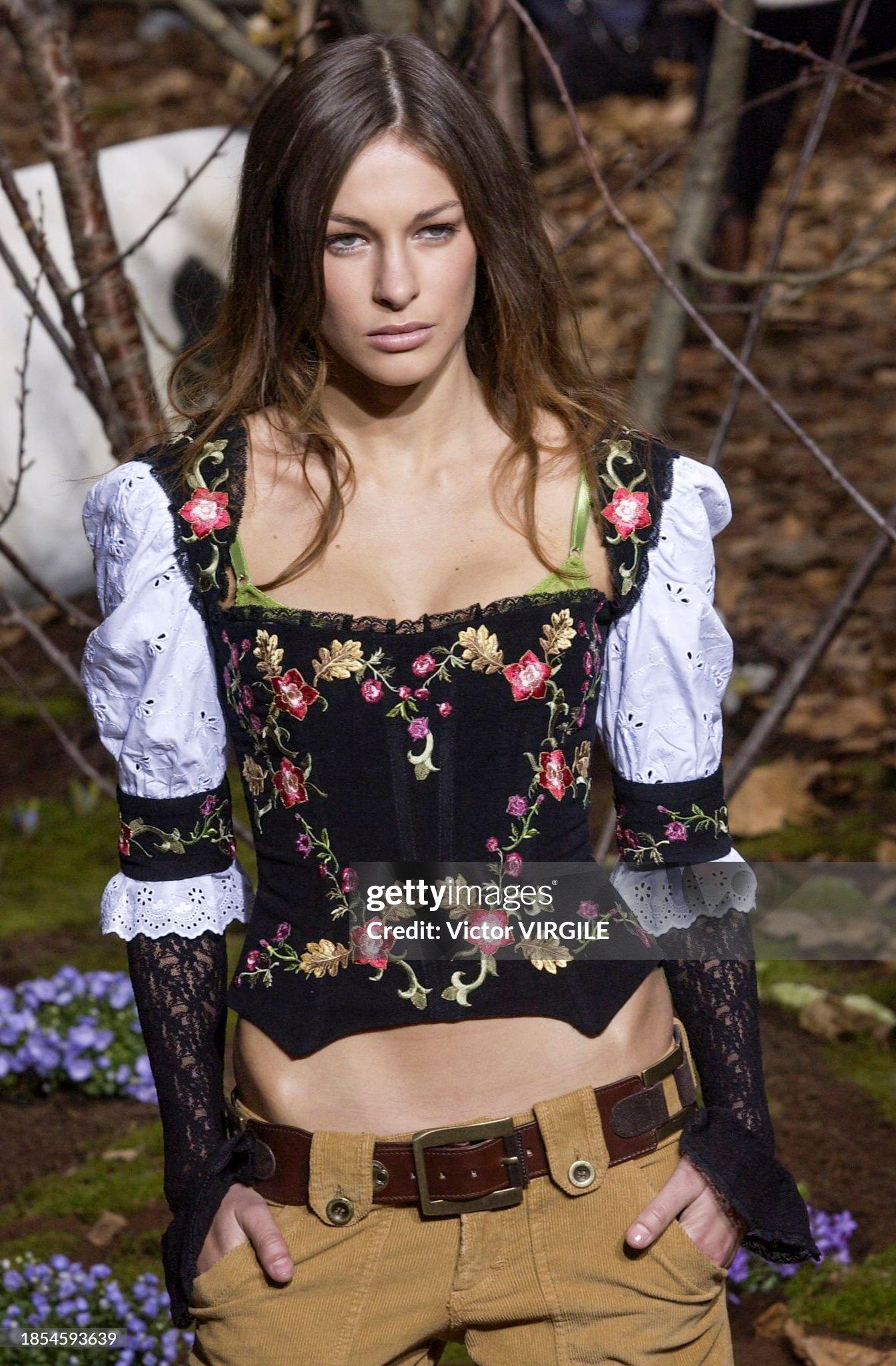 2002 Ikonisches Vintage Dolce and Gabbana (D&G) 2002 Dirndl Korsett mit Blumenmuster im Angebot 4