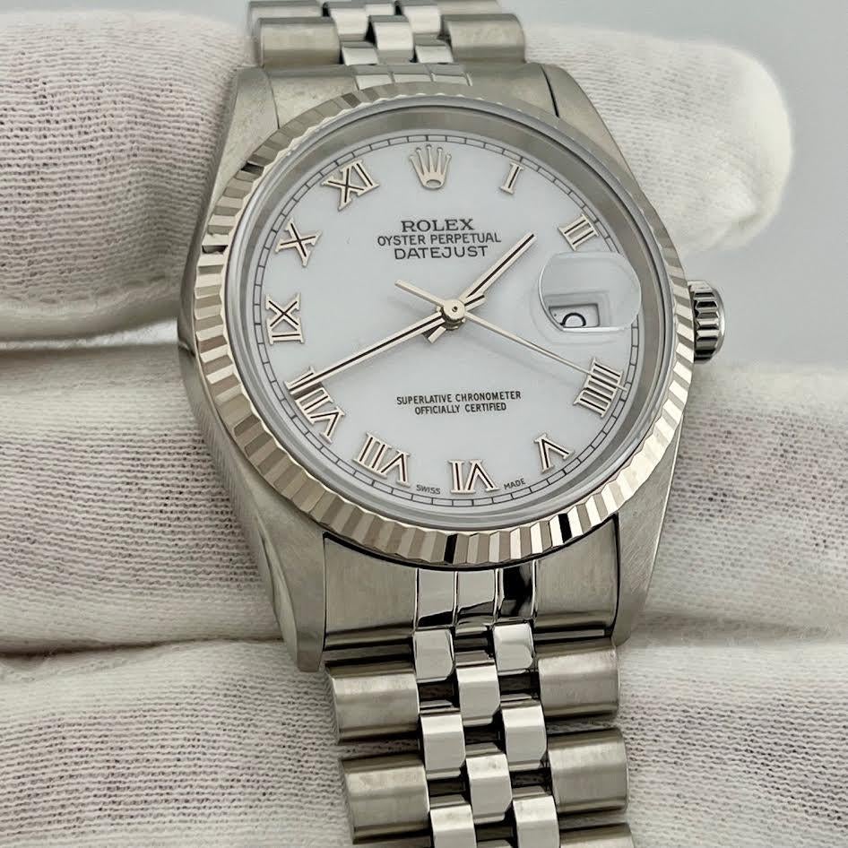 2002 Rolex Datejust 16234 36mm White Roman Dial 18K Gold Steel Box Paper Pour hommes en vente